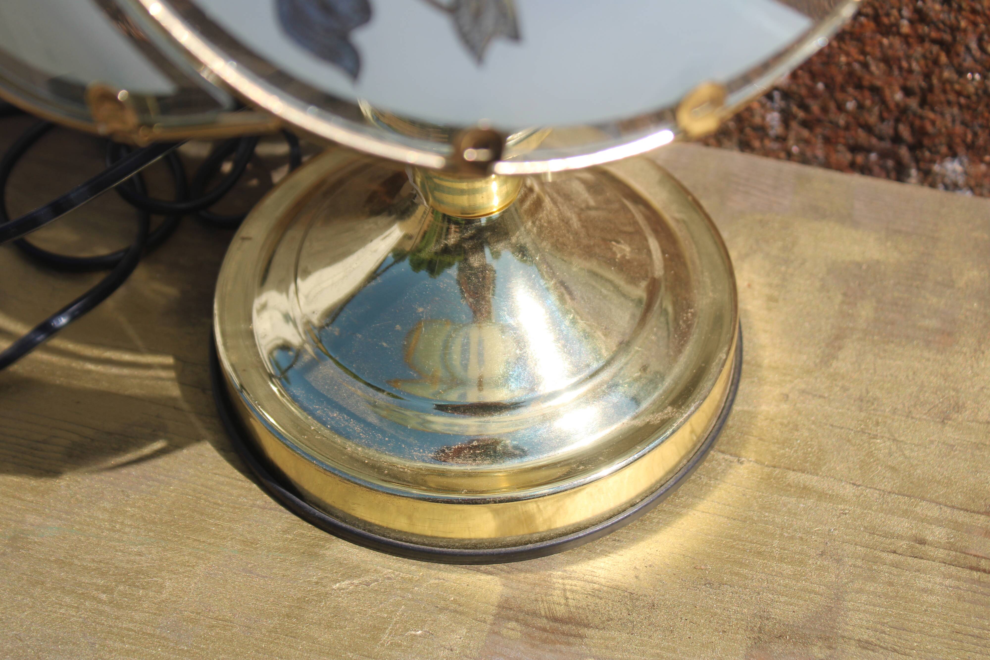 Vintage brass and flowered glass touch lamp – Soft touch lamp with intensity