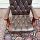 Chaise de bureau Chesterfield anglaise en cuir bordeaux