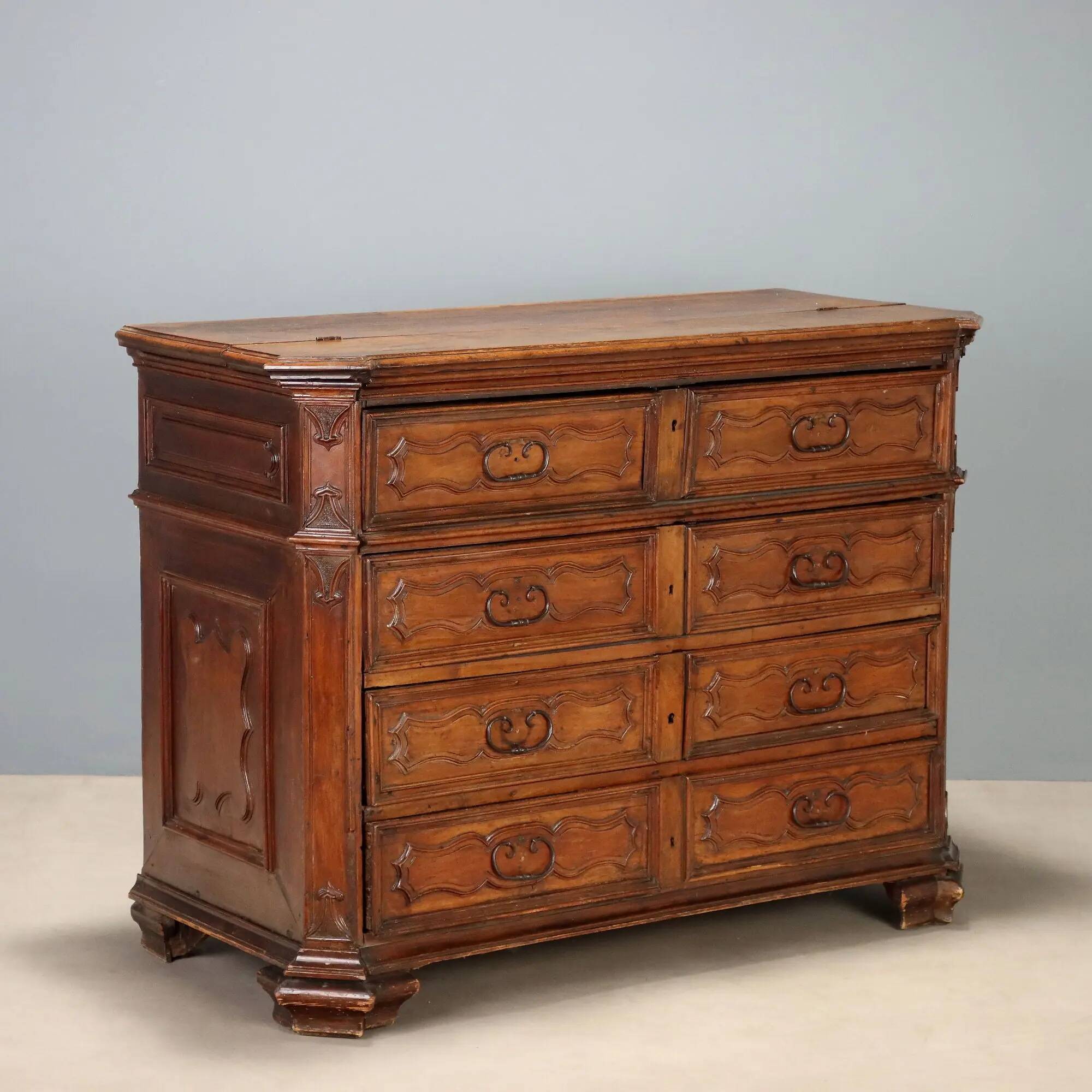 Antique baroque walnut commode, Italy, 18th century