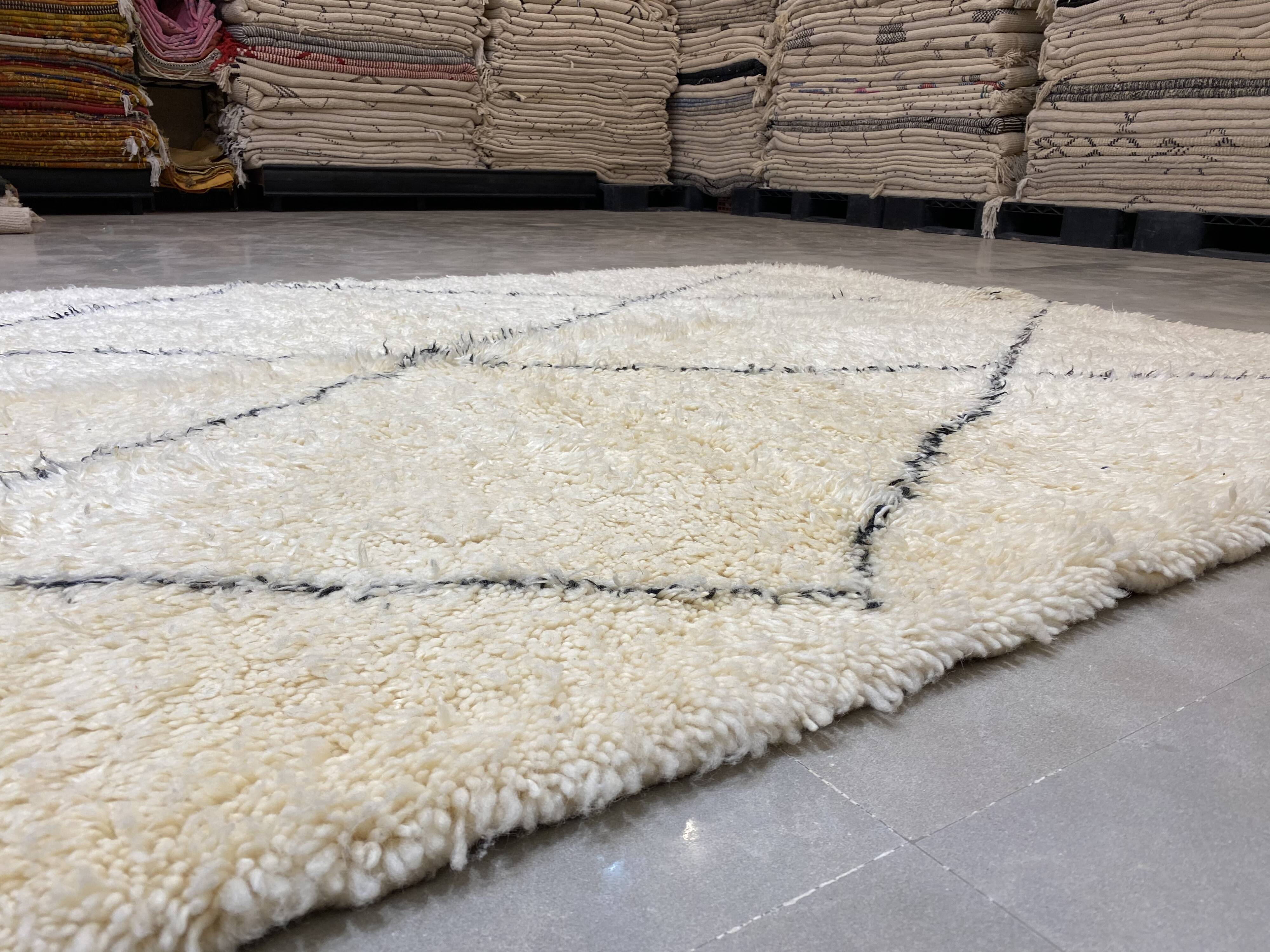 Berbere beni ouarain white wool carpet 180x255cm