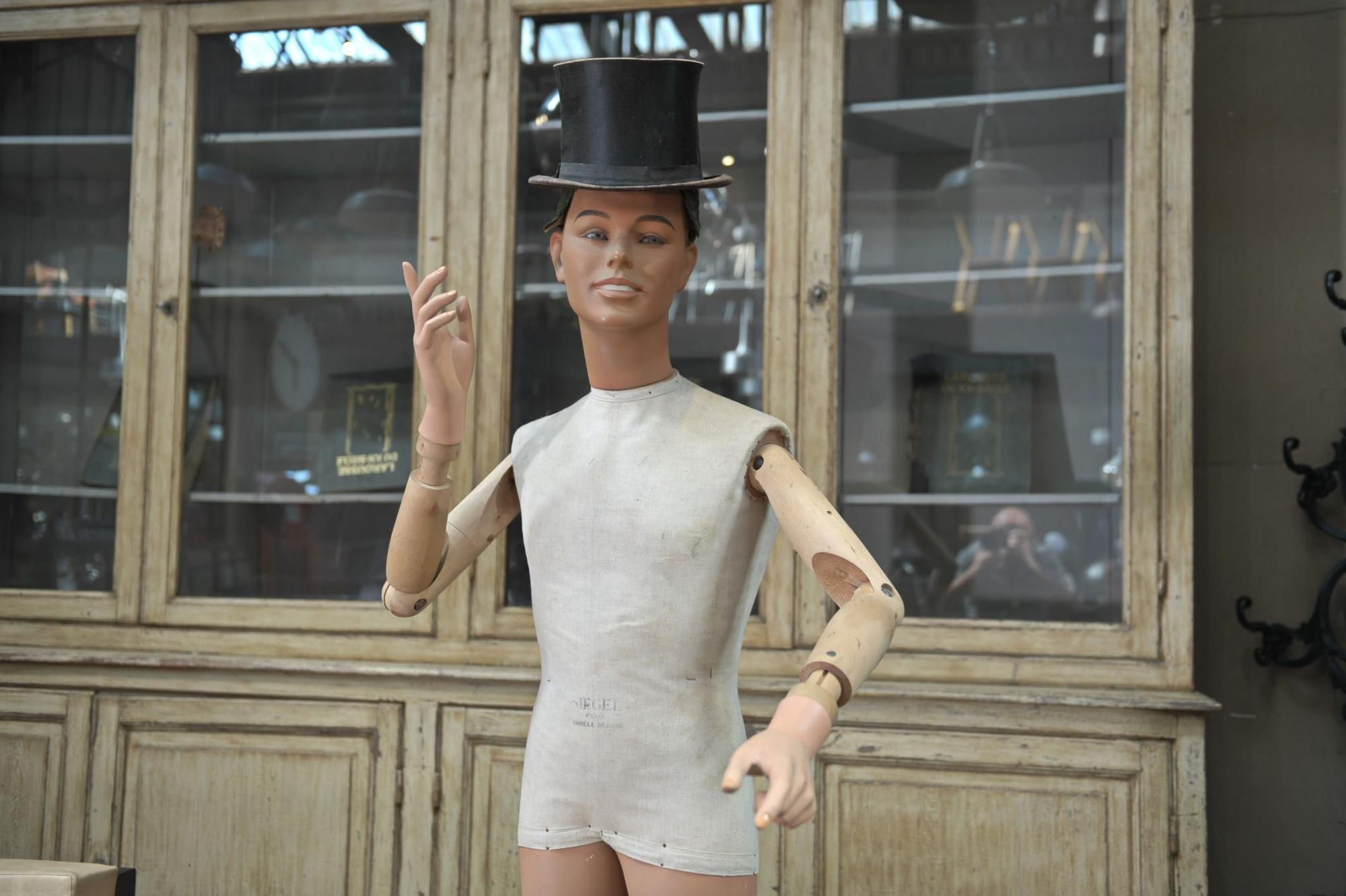 Siegel Paris articulated mannequin in made of wood and fabric 1930
