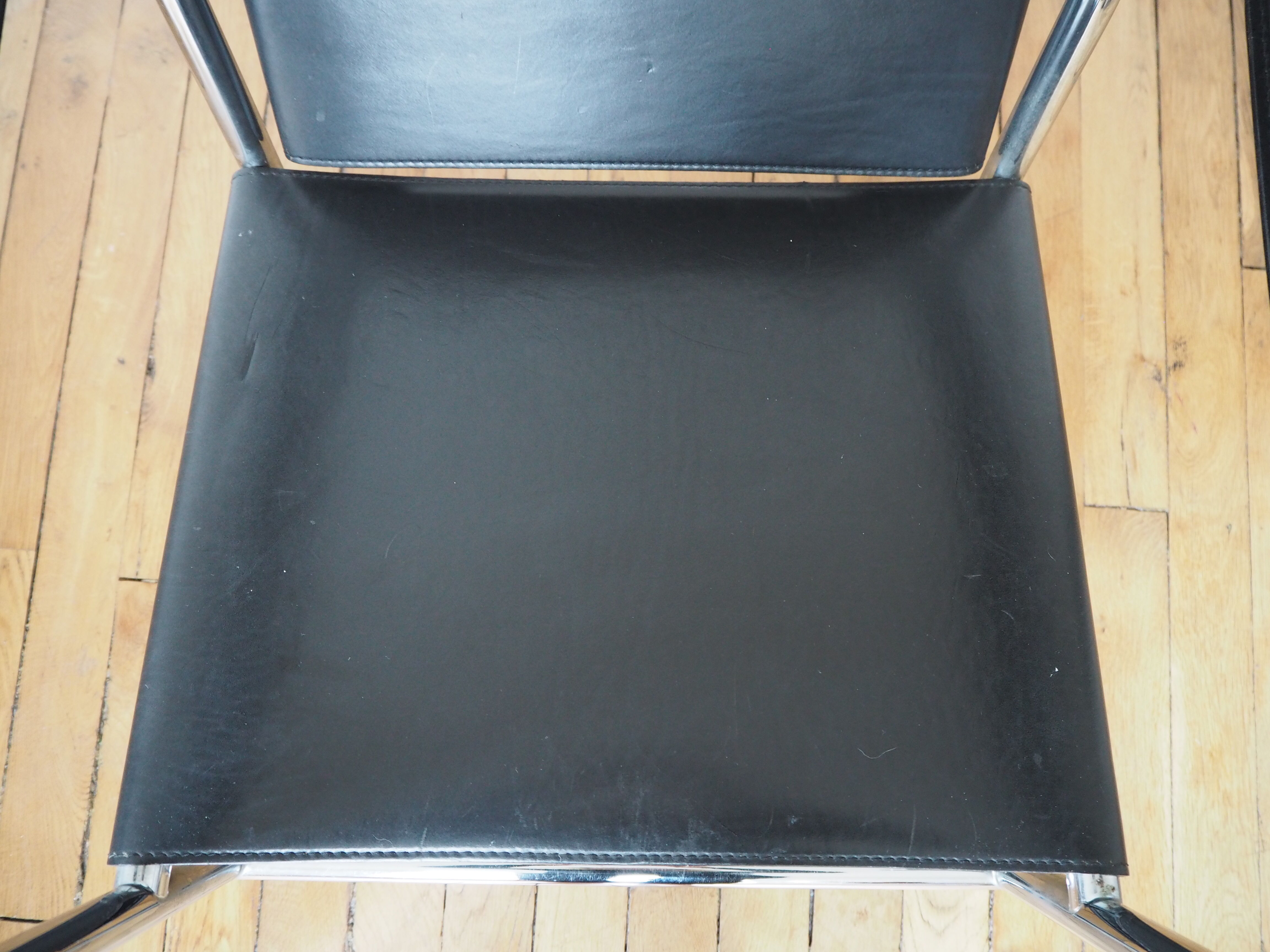 Paire de fauteuils LC1 par Le Corbusier