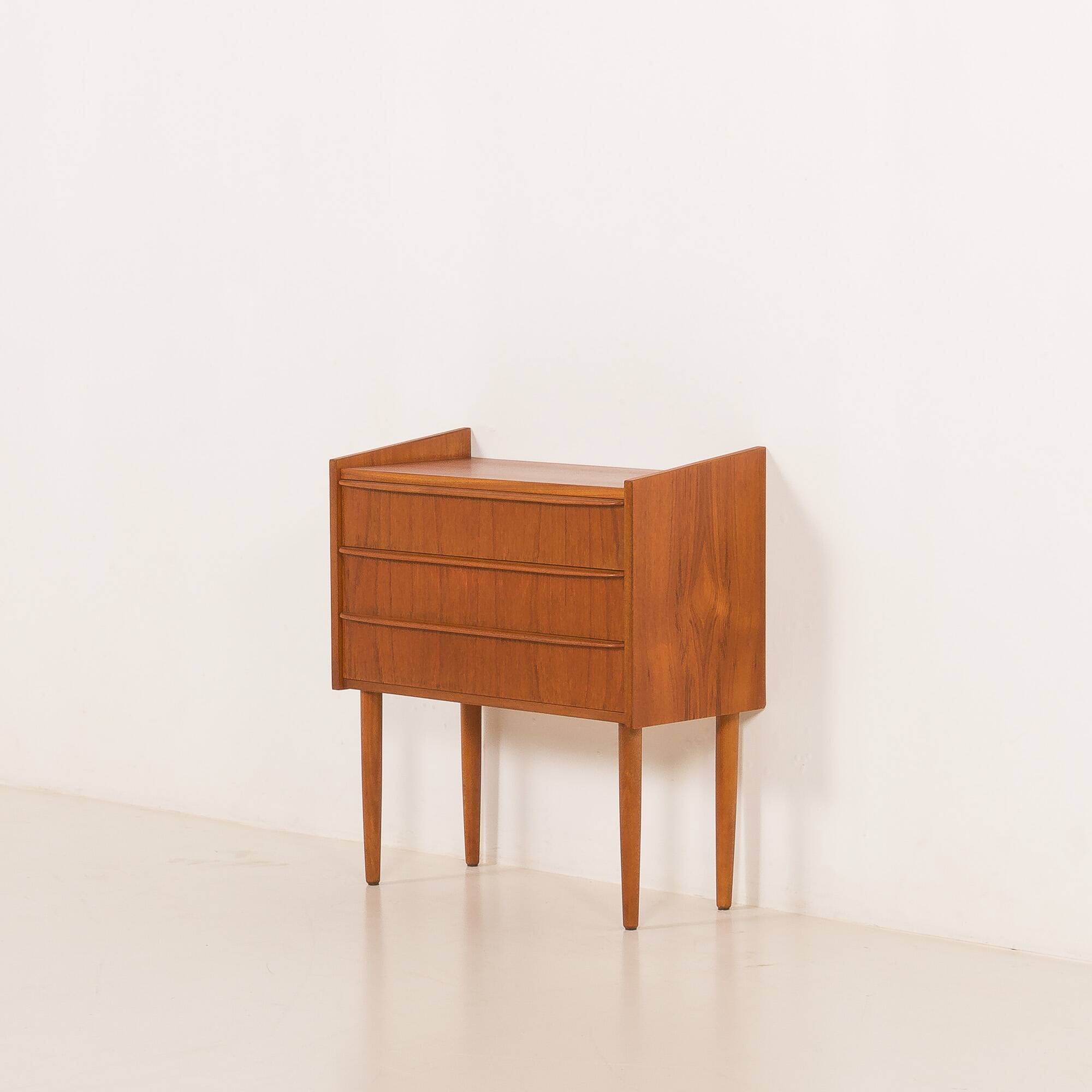 Commode danoise en teck, années 1960