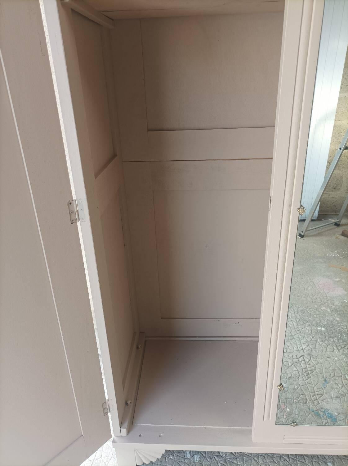 Vintage Art Deco 3-door wardrobe