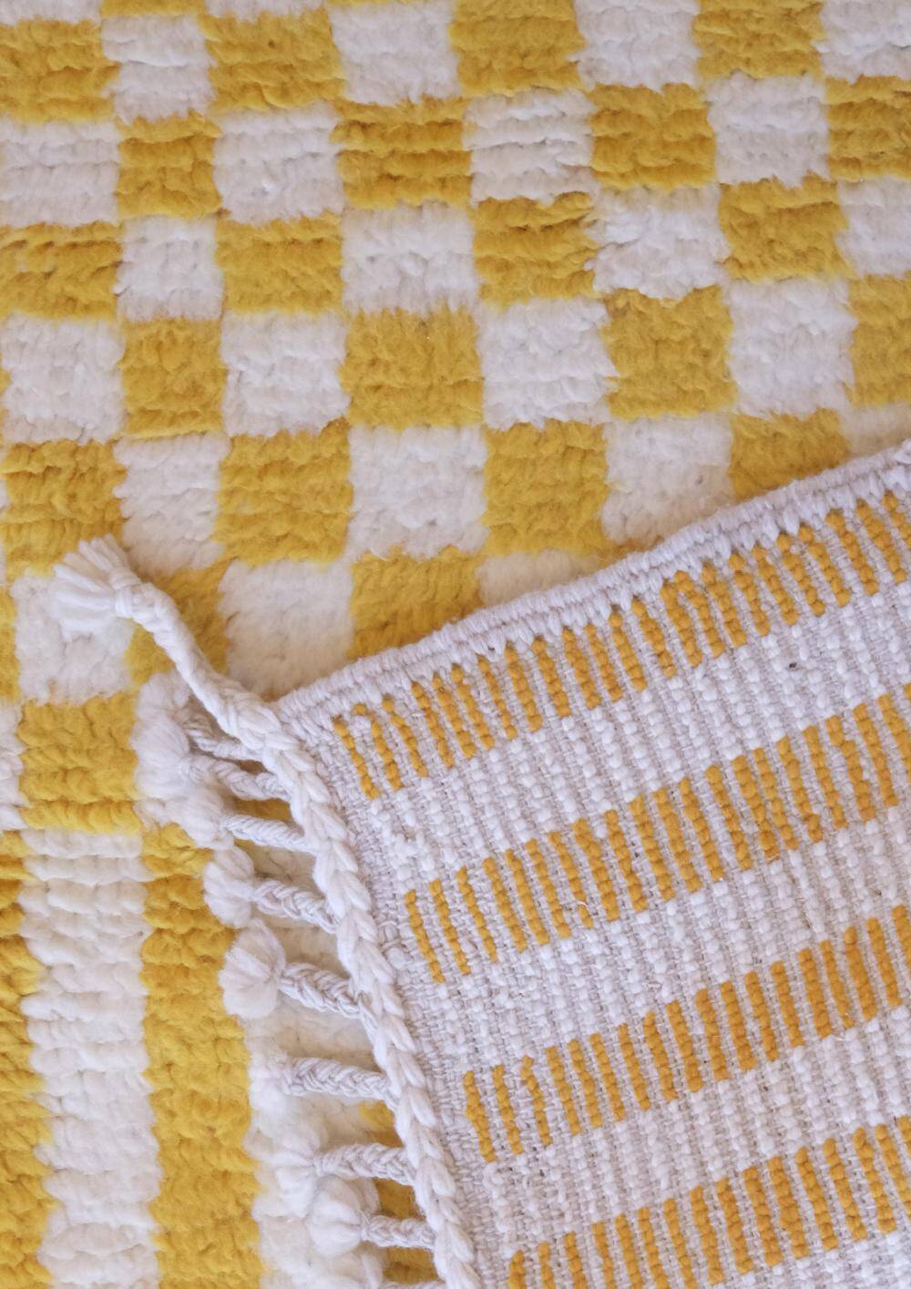 Tapis à rayure jaune et blanc - 206 x 101 cm