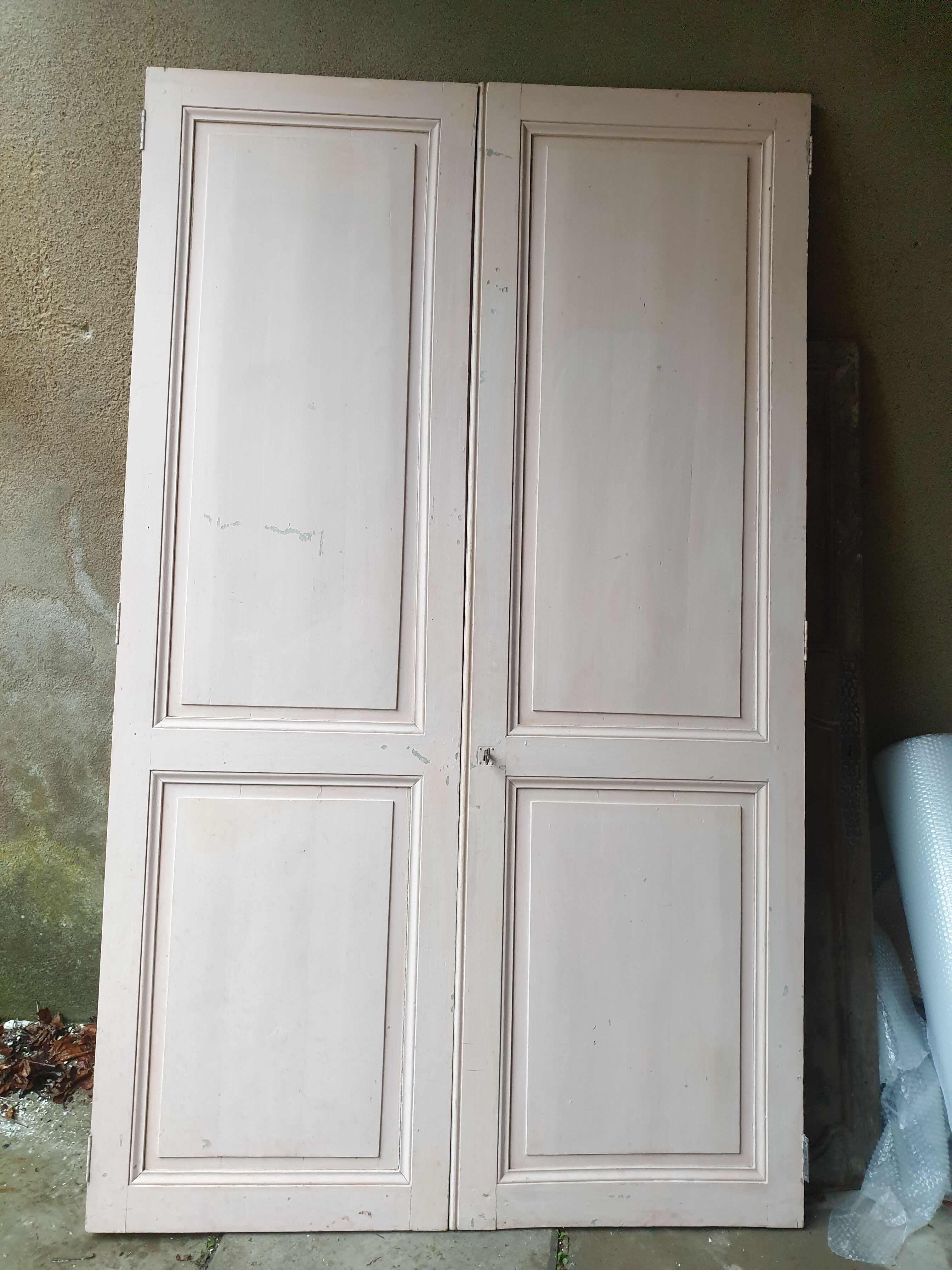 Double antique wooden doors