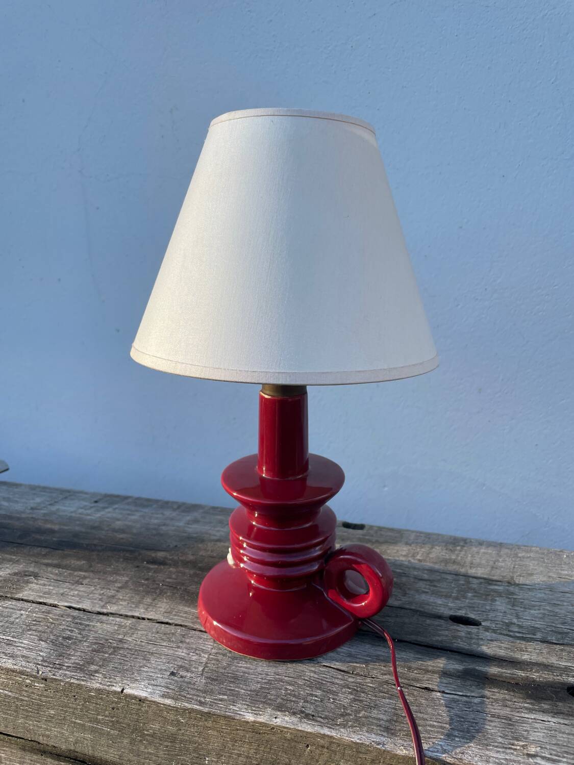 Burgundy ceramic lamp