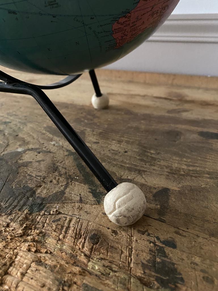 Globe-globe world map taride vintage tripode