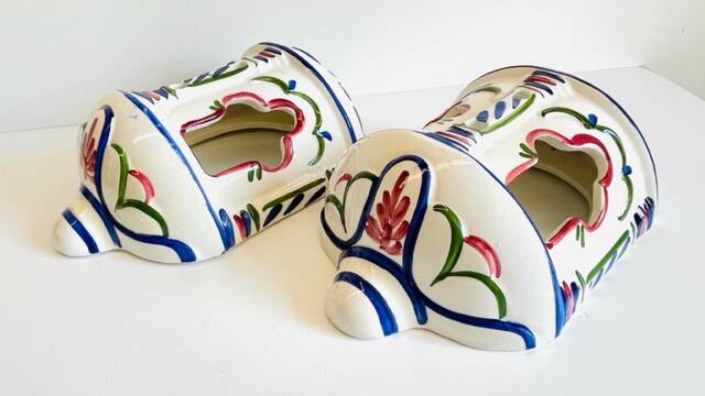 2 Vintage ceramic wall lights