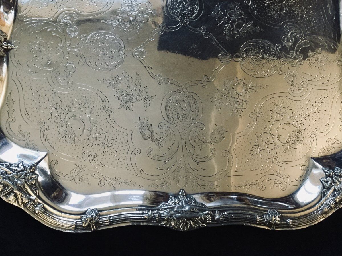 Lined metal service tray