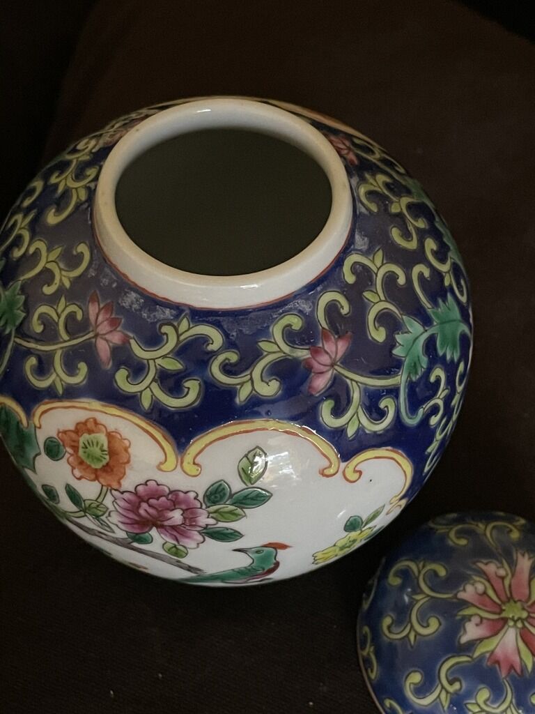 Porcelain tea pot