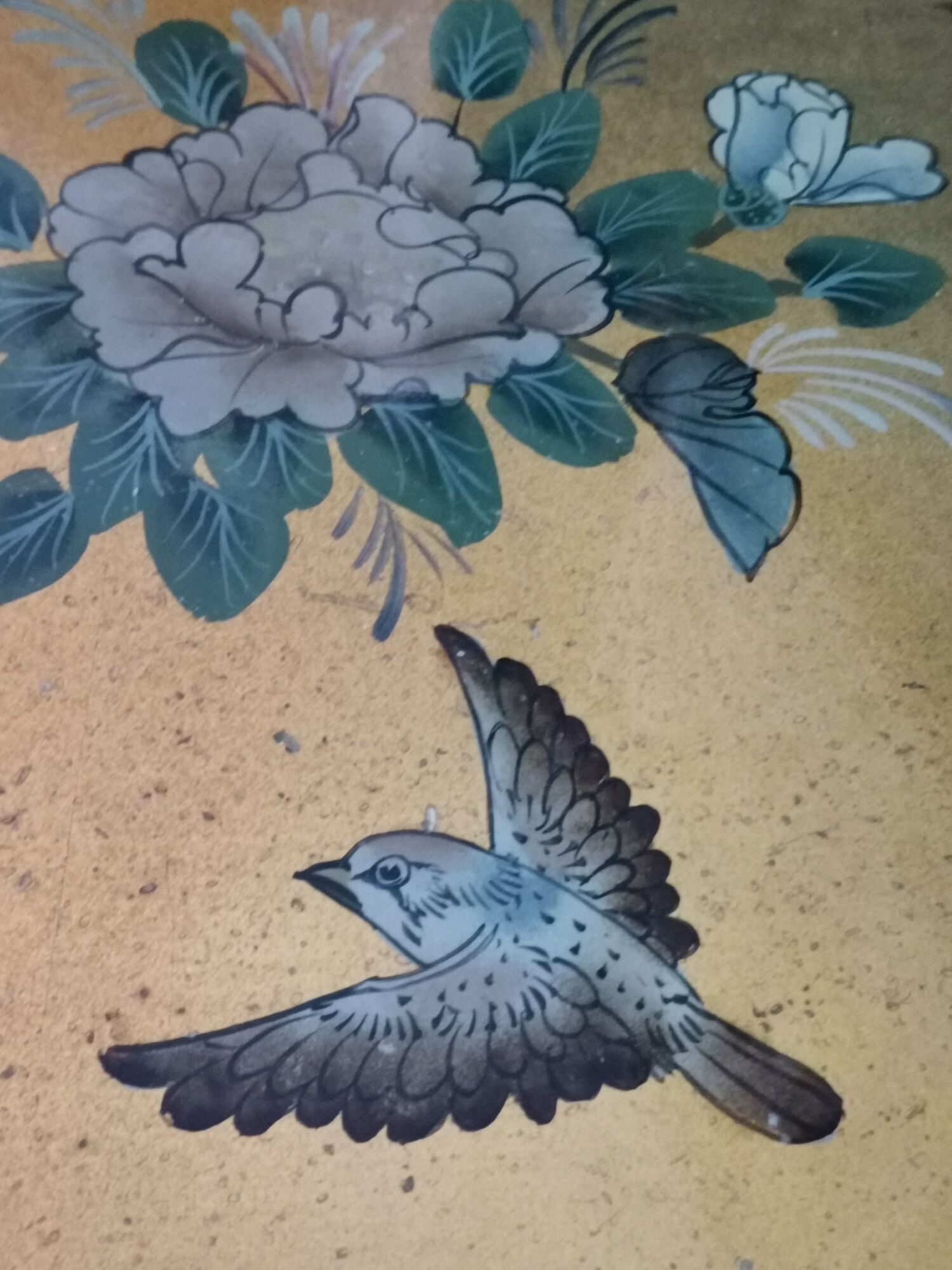 Buffet of black and gold laqué Chinese storage with relief subjects decorated flowers painted birds