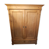 Armoire en pin massif