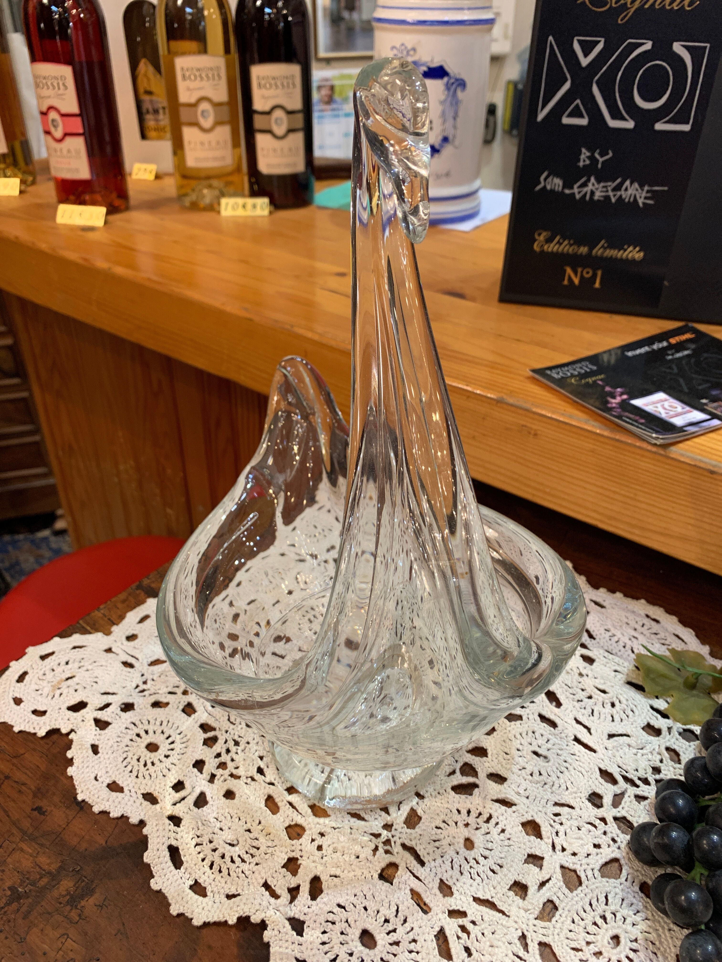 Empty glass swan pocket