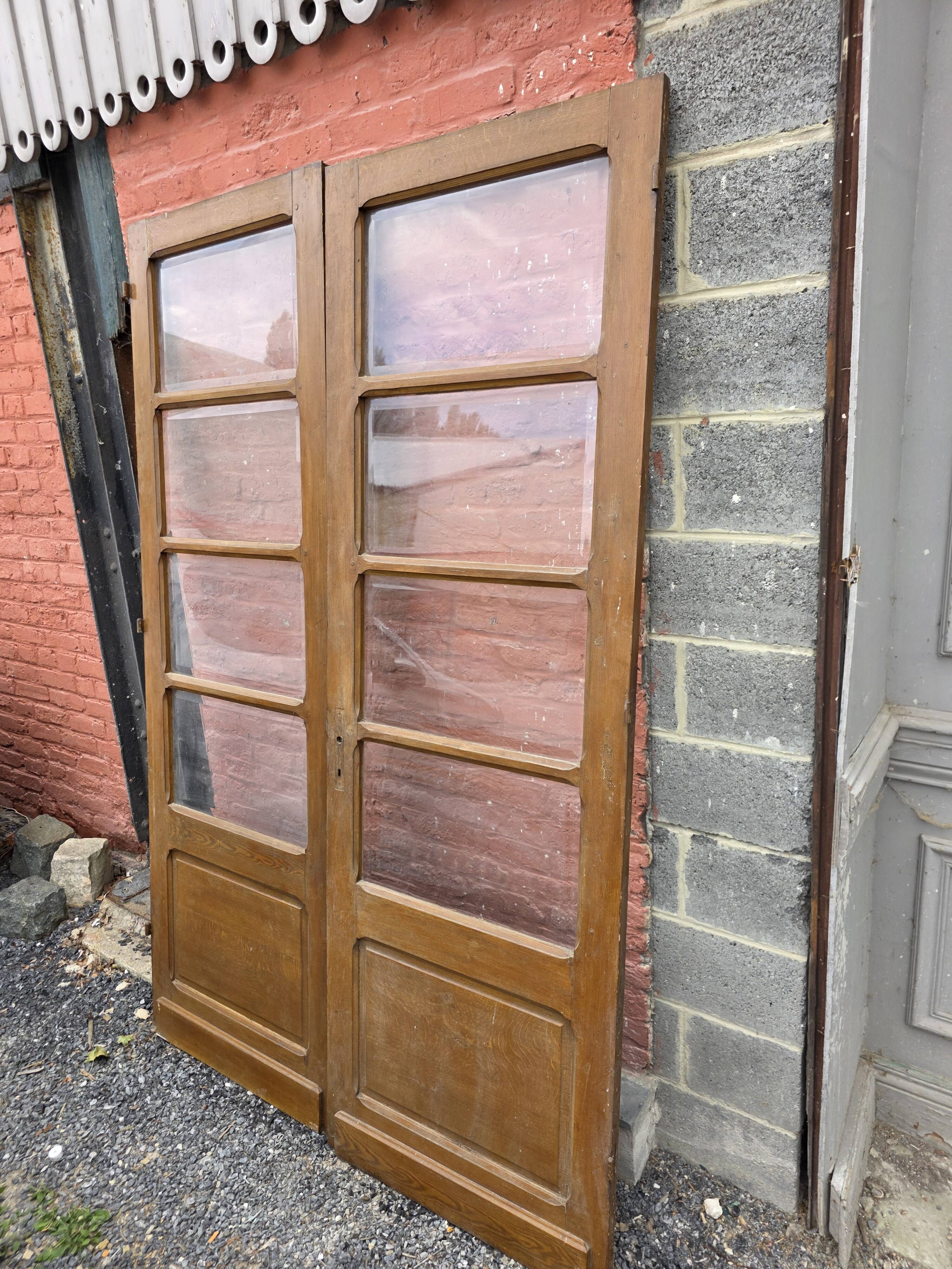 Paire de portes de séparation anciennes, verres biseautés