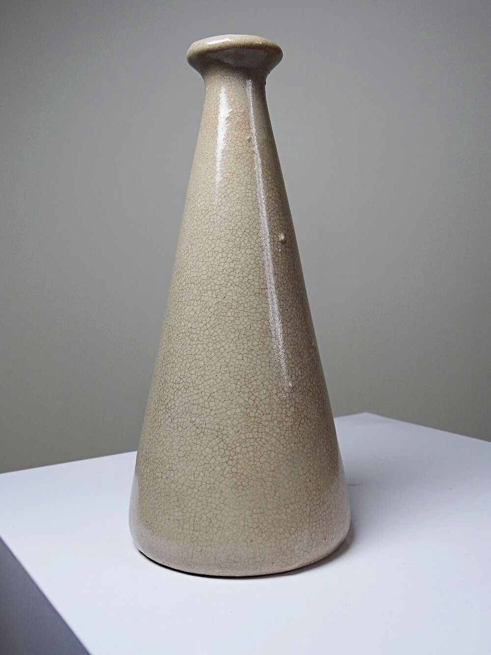 Art Deco conical vase in crackled beige earthenware, circa 1930-1950.