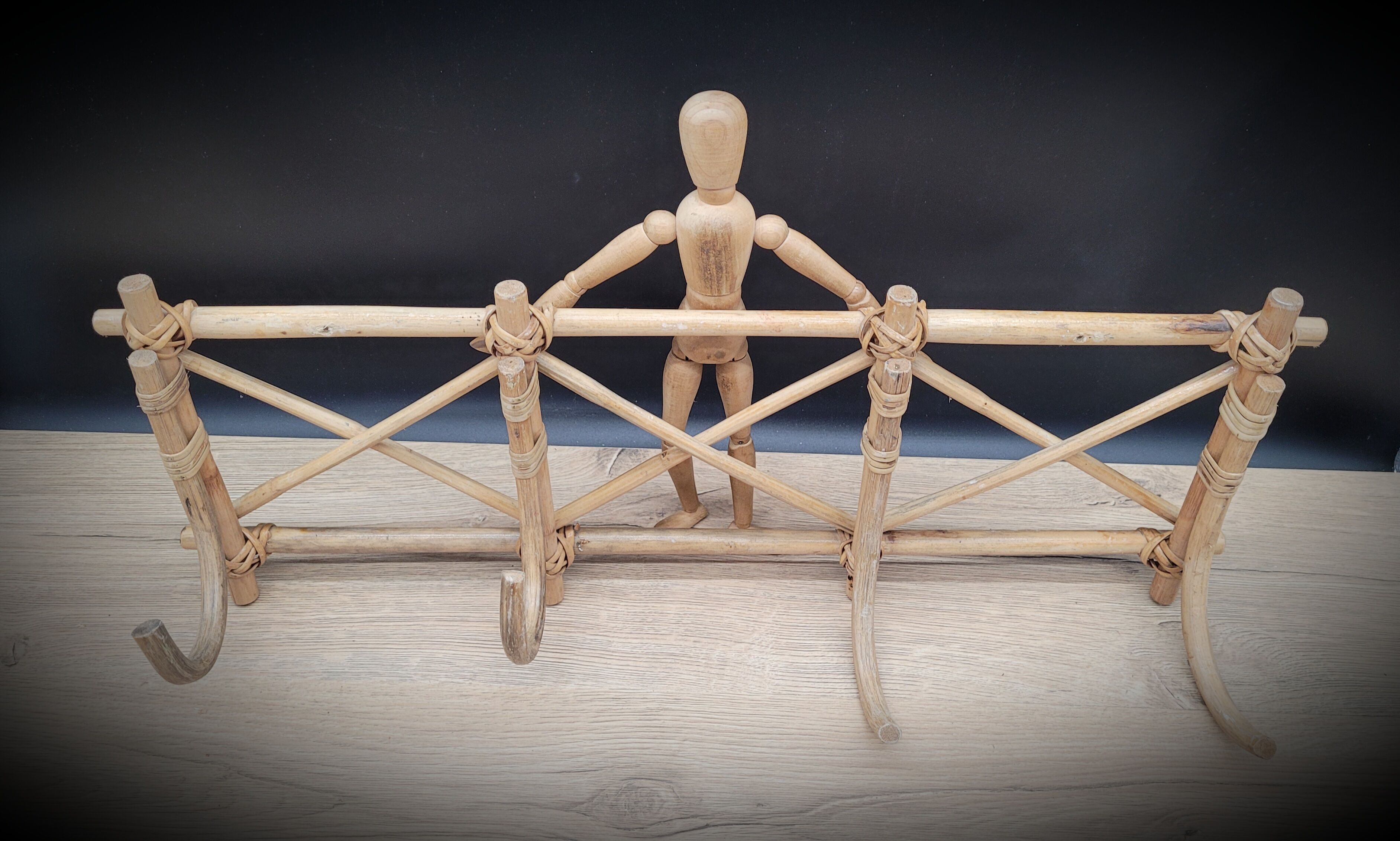 Wall-mounted rattan coat rack 4 hooks