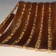 Corbeille en bambou et lamelles de bois