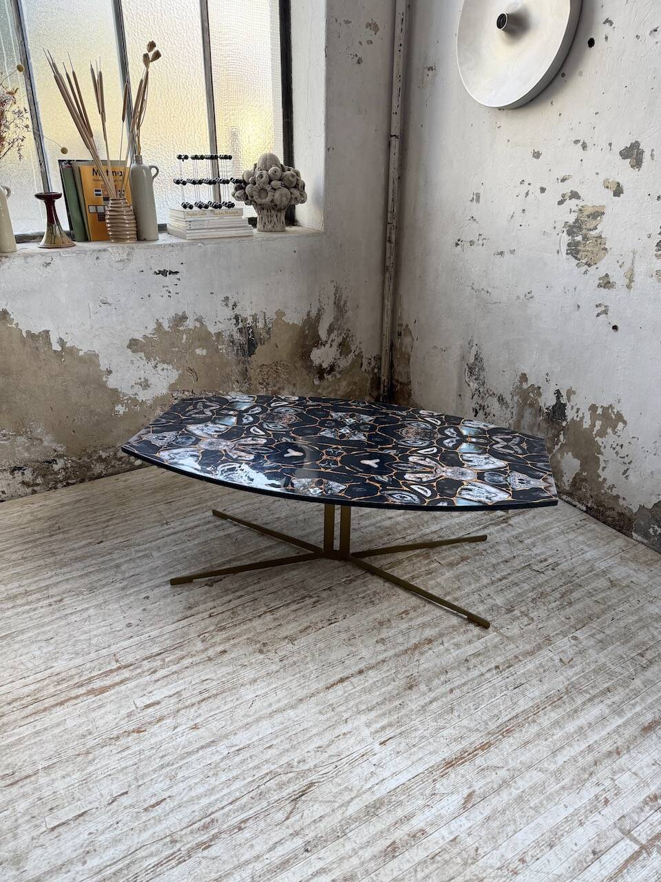 90s coffee table with Agate stone effect.