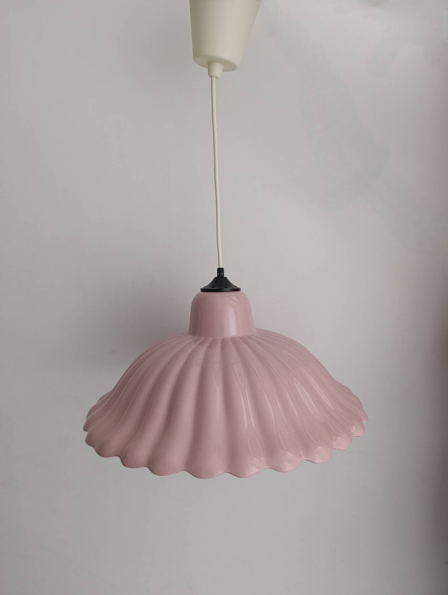 Vintage rose enamelled metal pendant – 38.5 cm