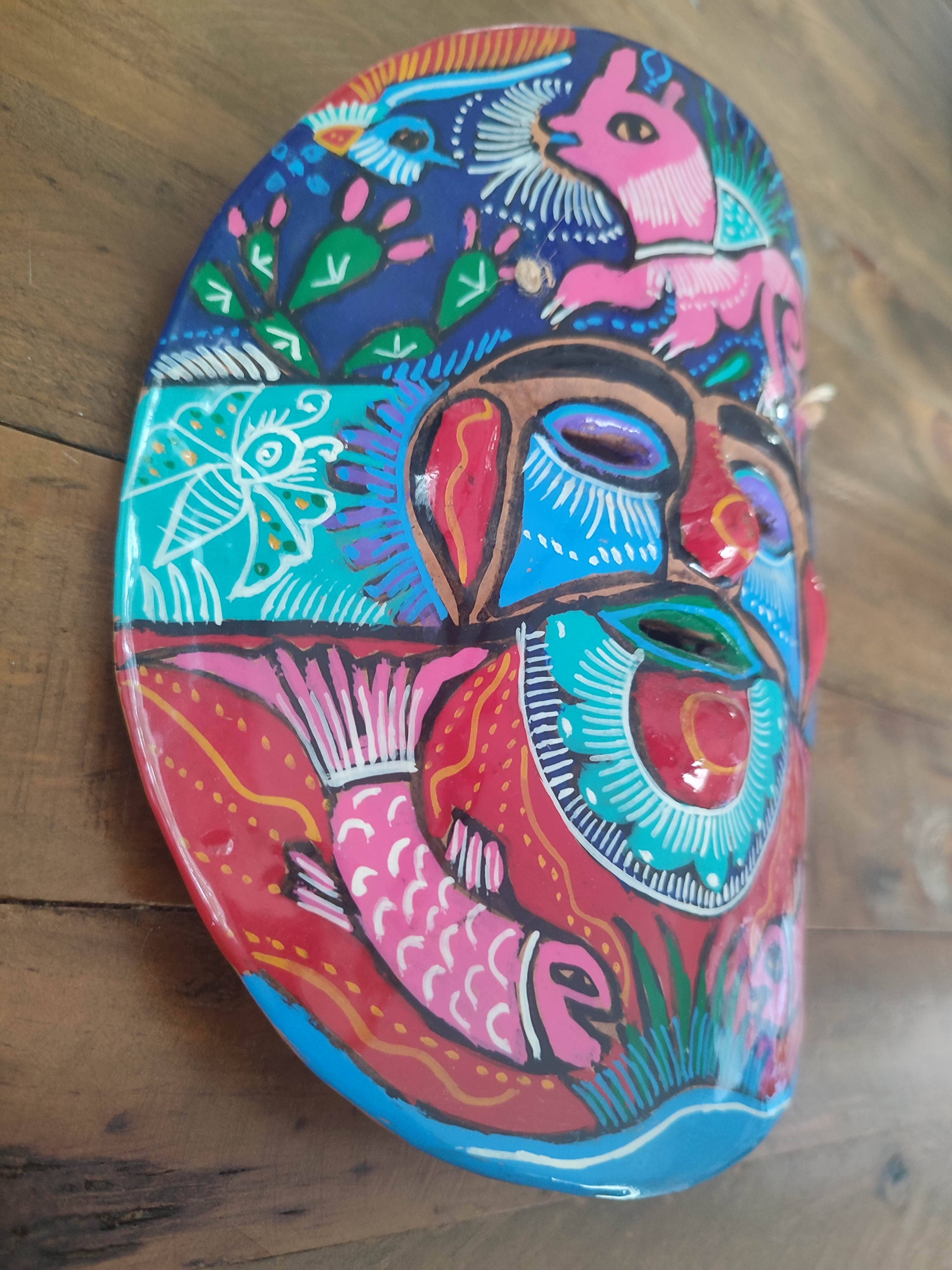 Masque mexicain peint à la main