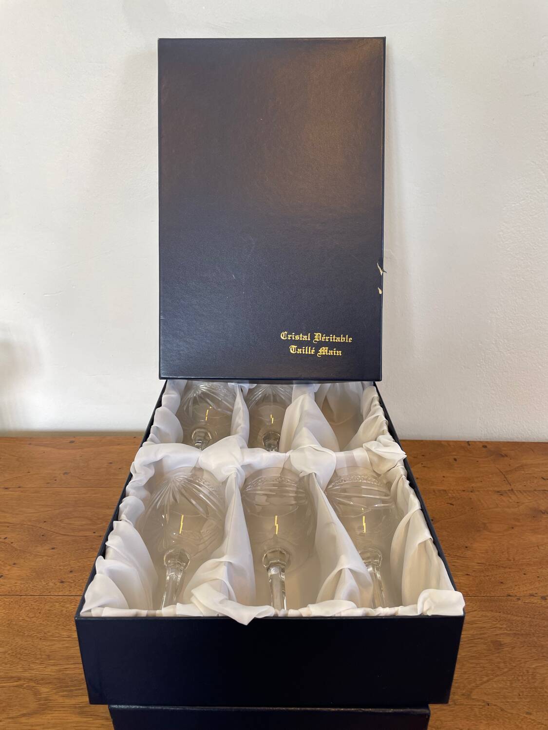 Hand-cut crystal glass and carafe set