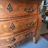 Louis XV style curved chest of drawers in veneer and marquetry, early 20th century