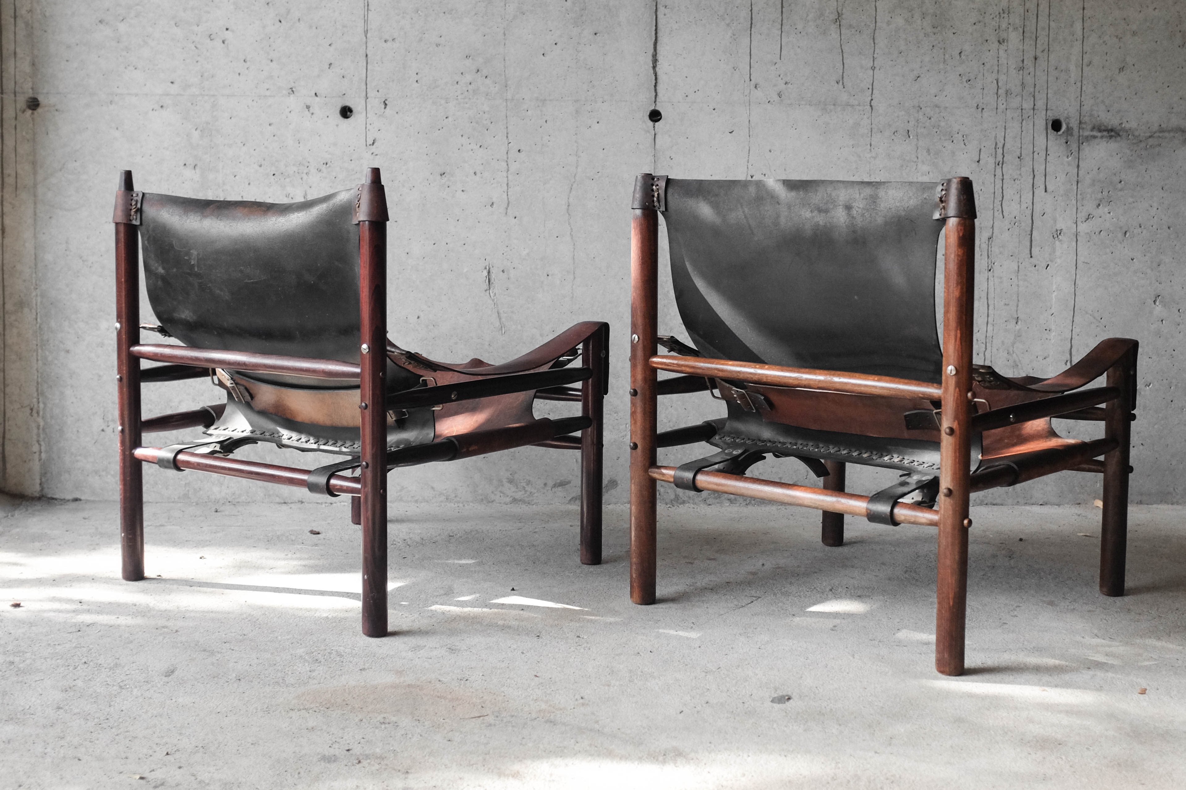 Pair of Safari armchairs, solid wood and leather, 60