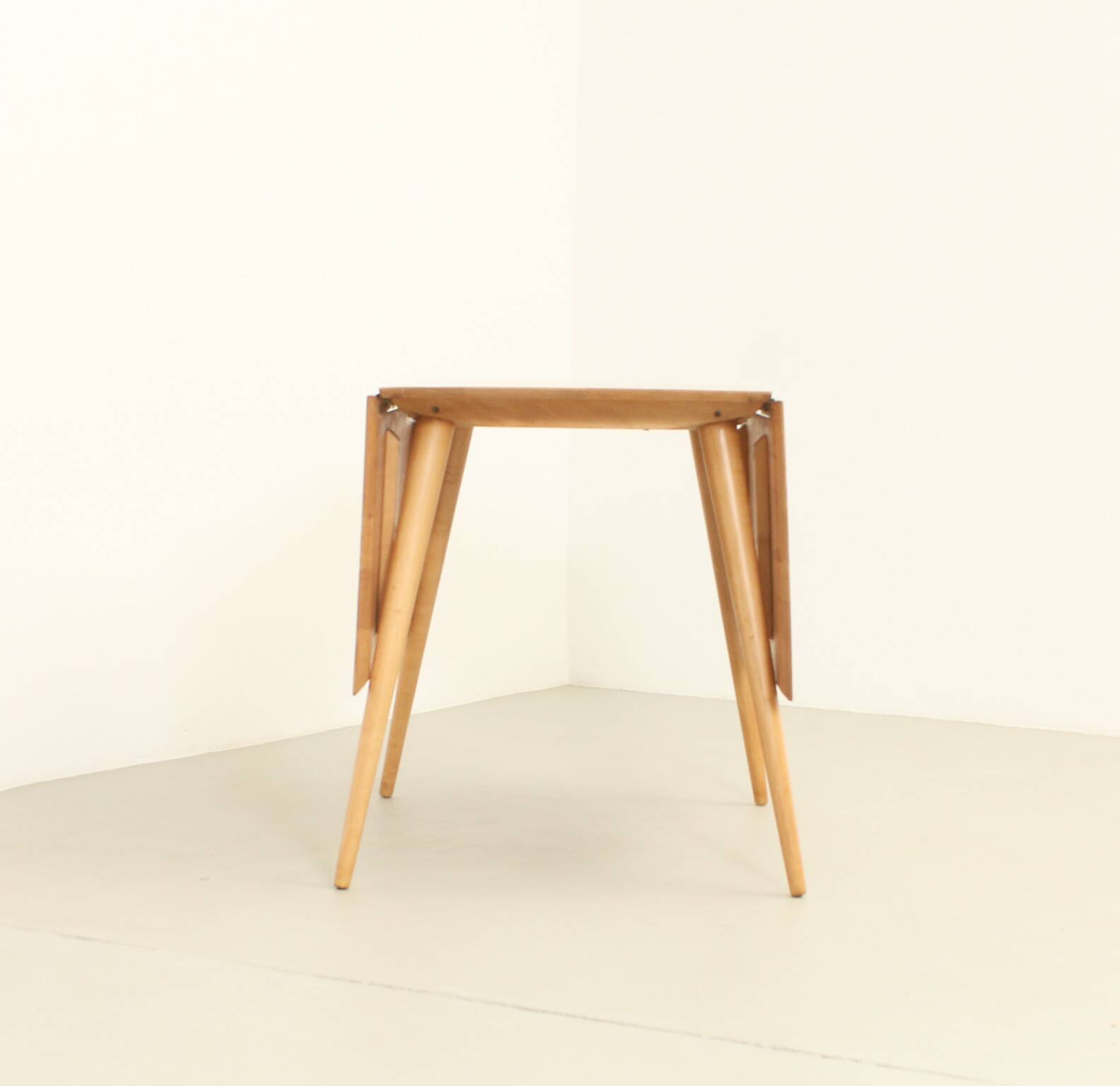 Dining table with drop leaves by Planner Group by Paul McCobb, 1950s