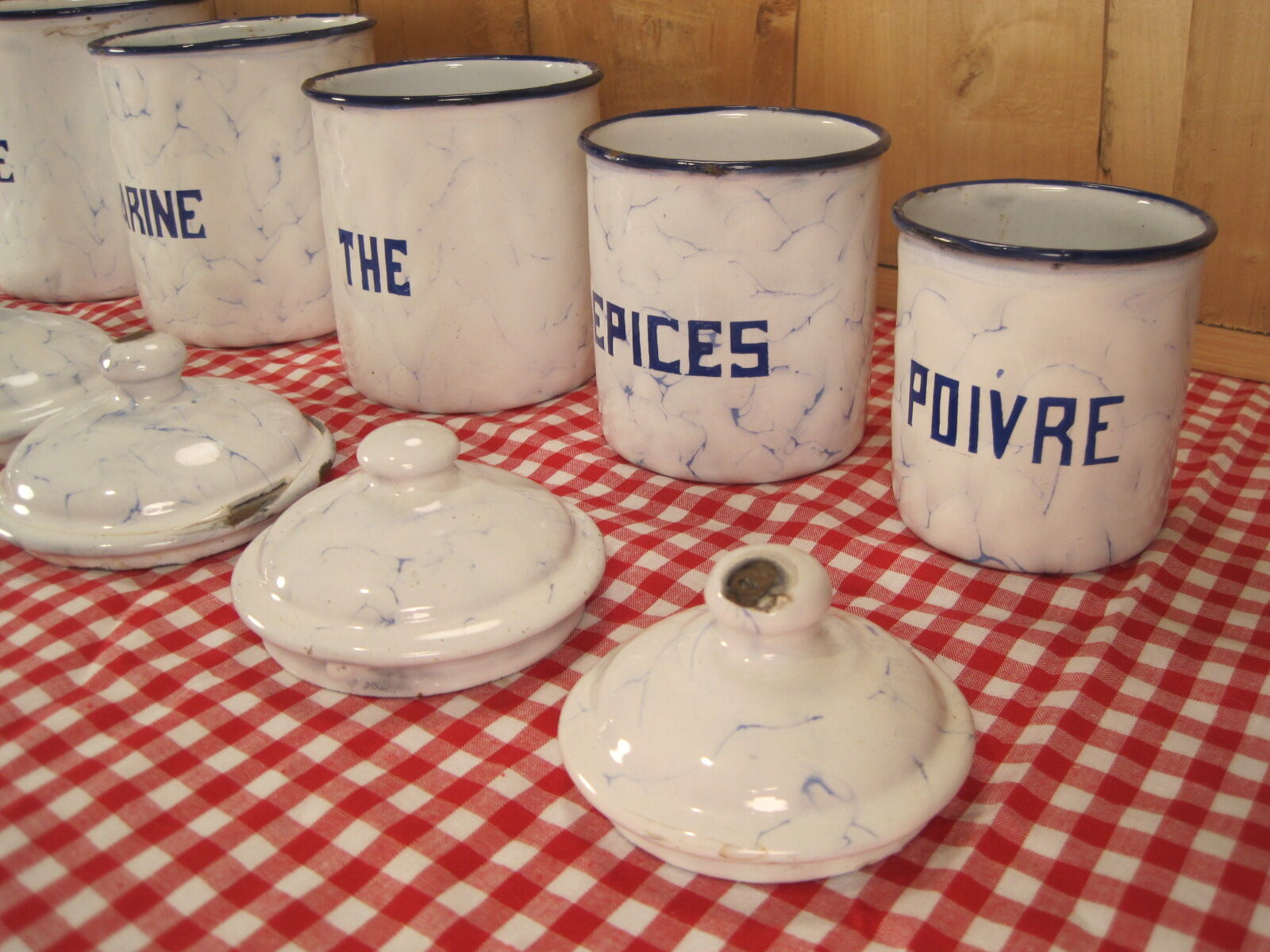 6 old spice pots in white and blue enamelled sheet metal