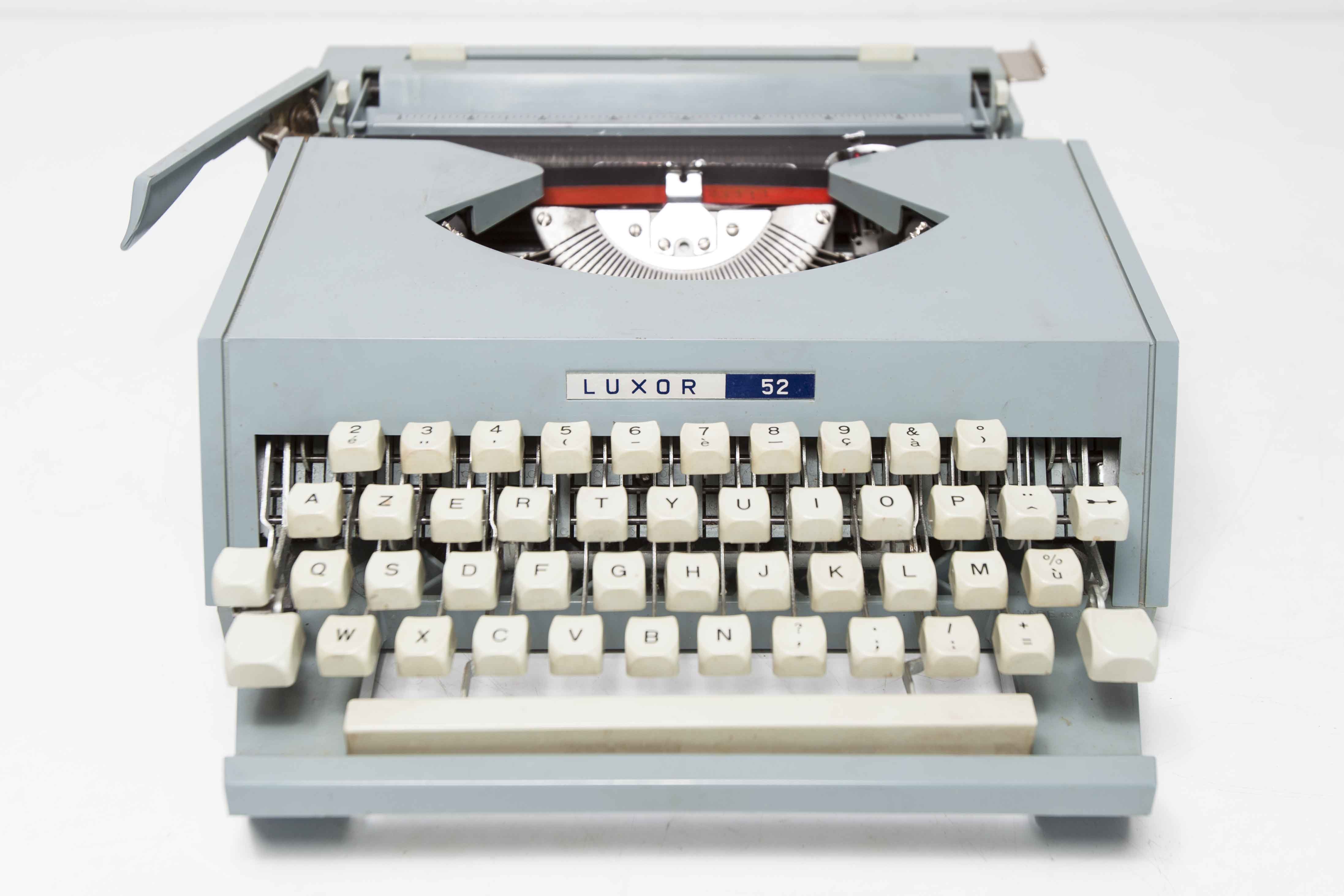 Revised Luxor 1980 typewriter