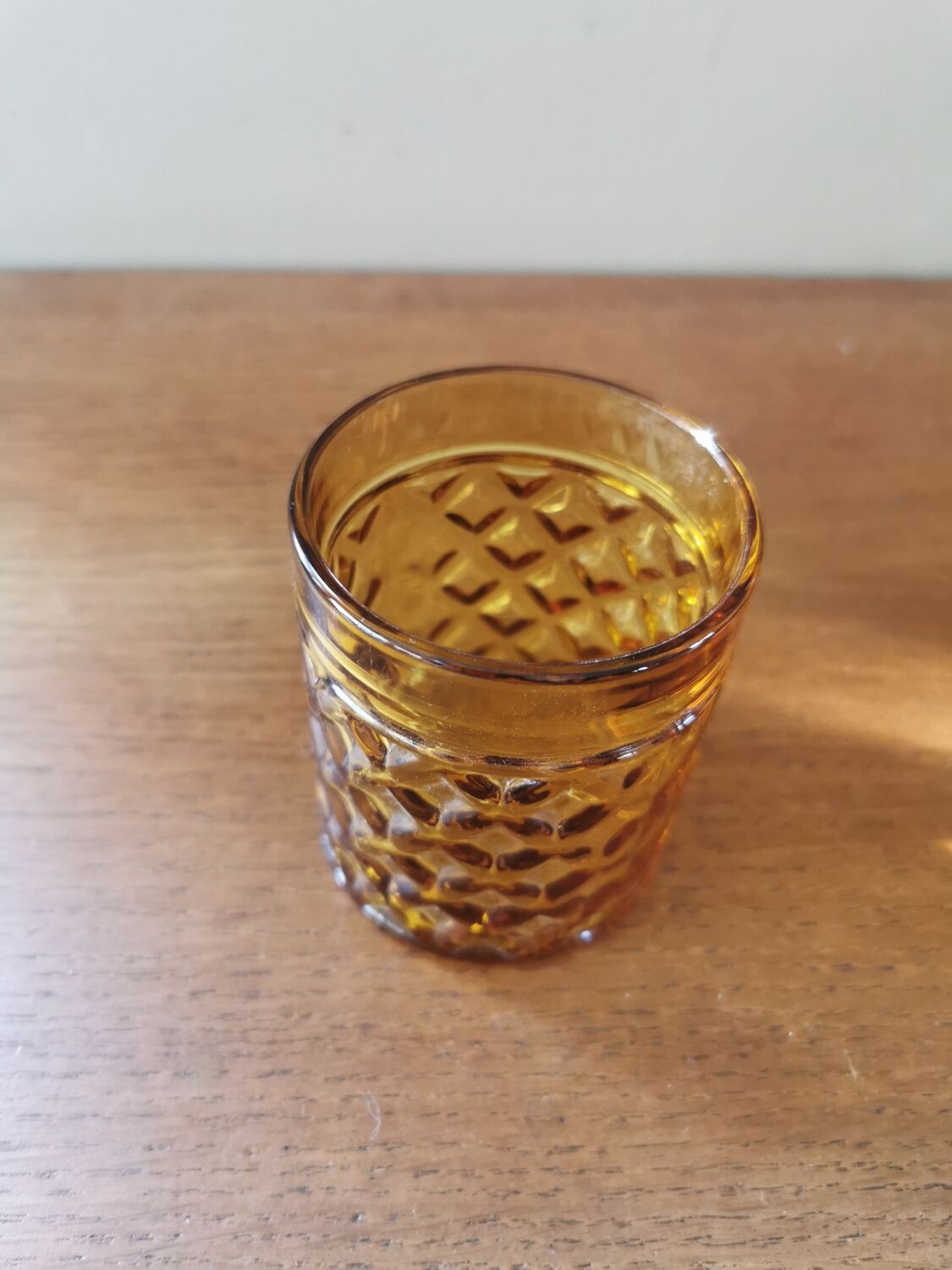 Set of 8 vintage whiskey glasses yellow glass