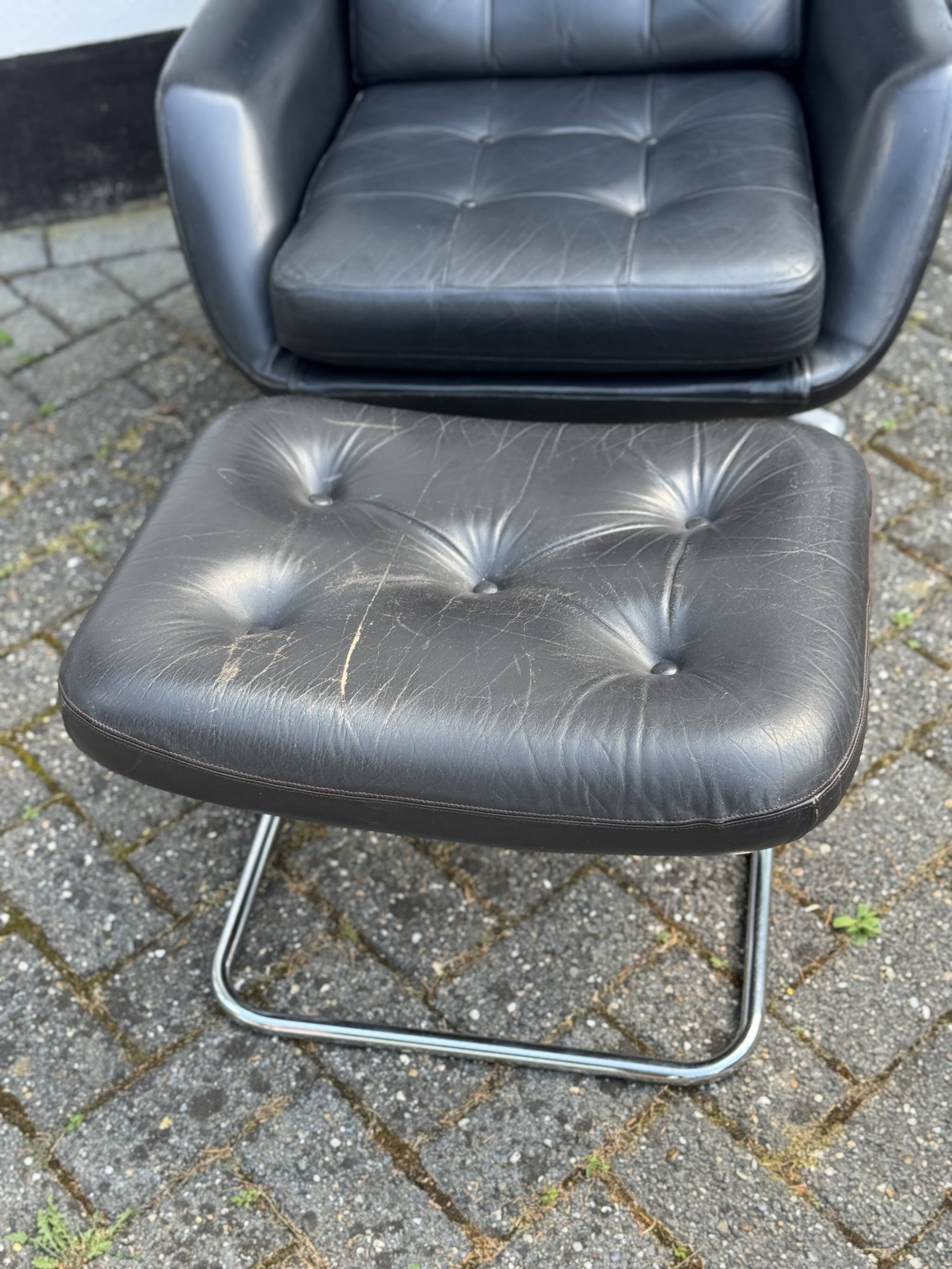 Fauteuil pivotant vintage Bramia avec repose-pieds