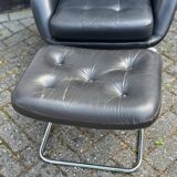 Fauteuil pivotant vintage Bramia avec repose-pieds