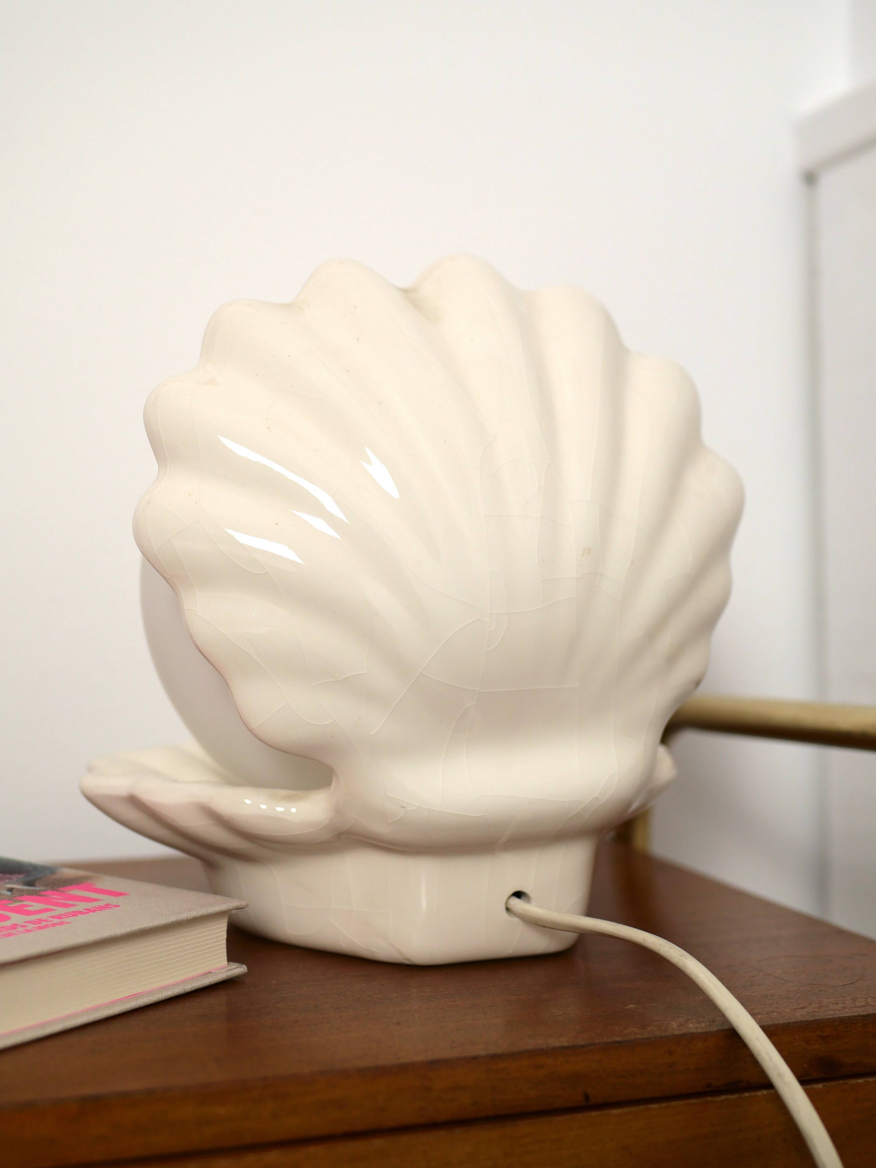 Lampe coquillage en céramique blanche
