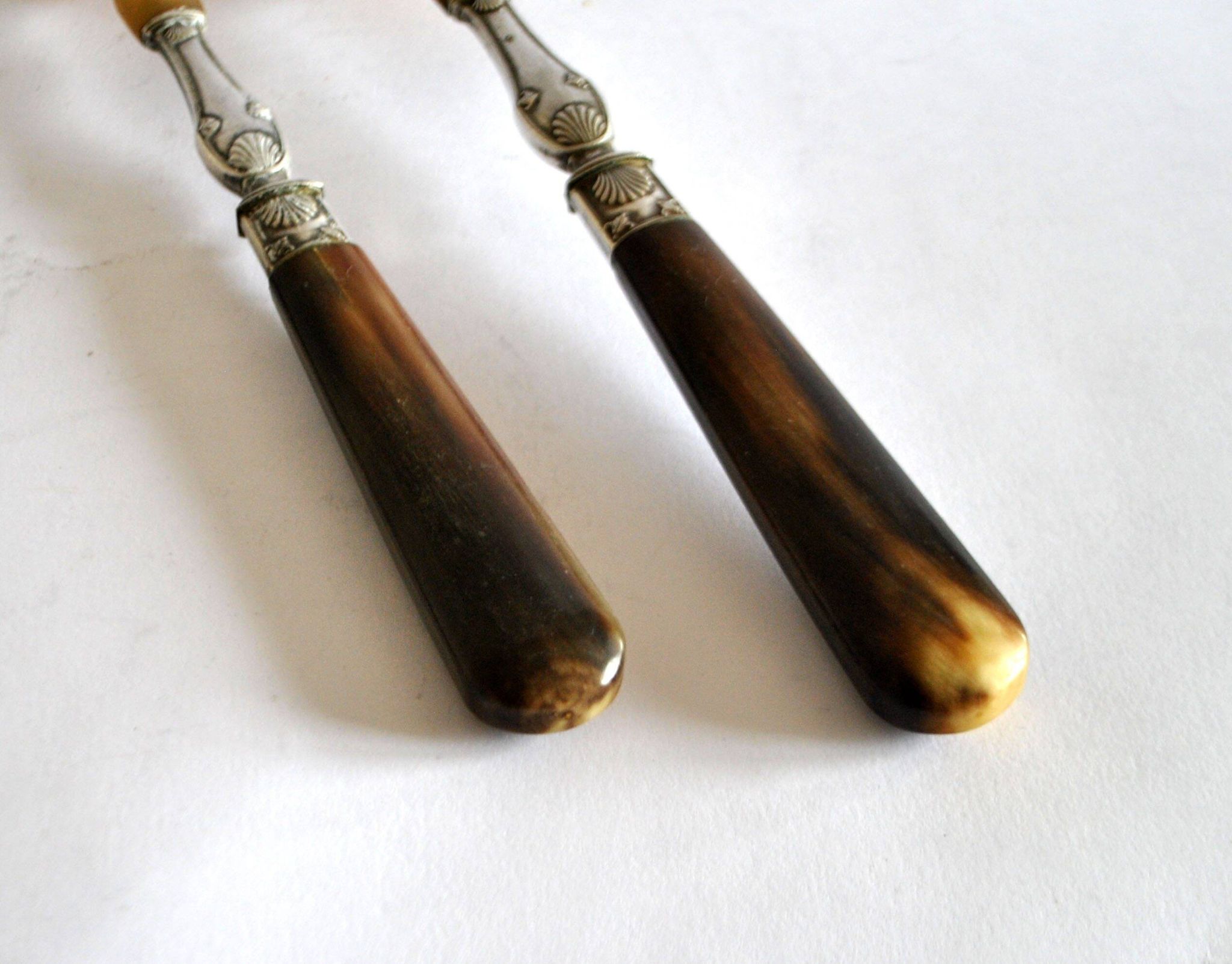 Antique horn salad cutlery – shell decoration 1900