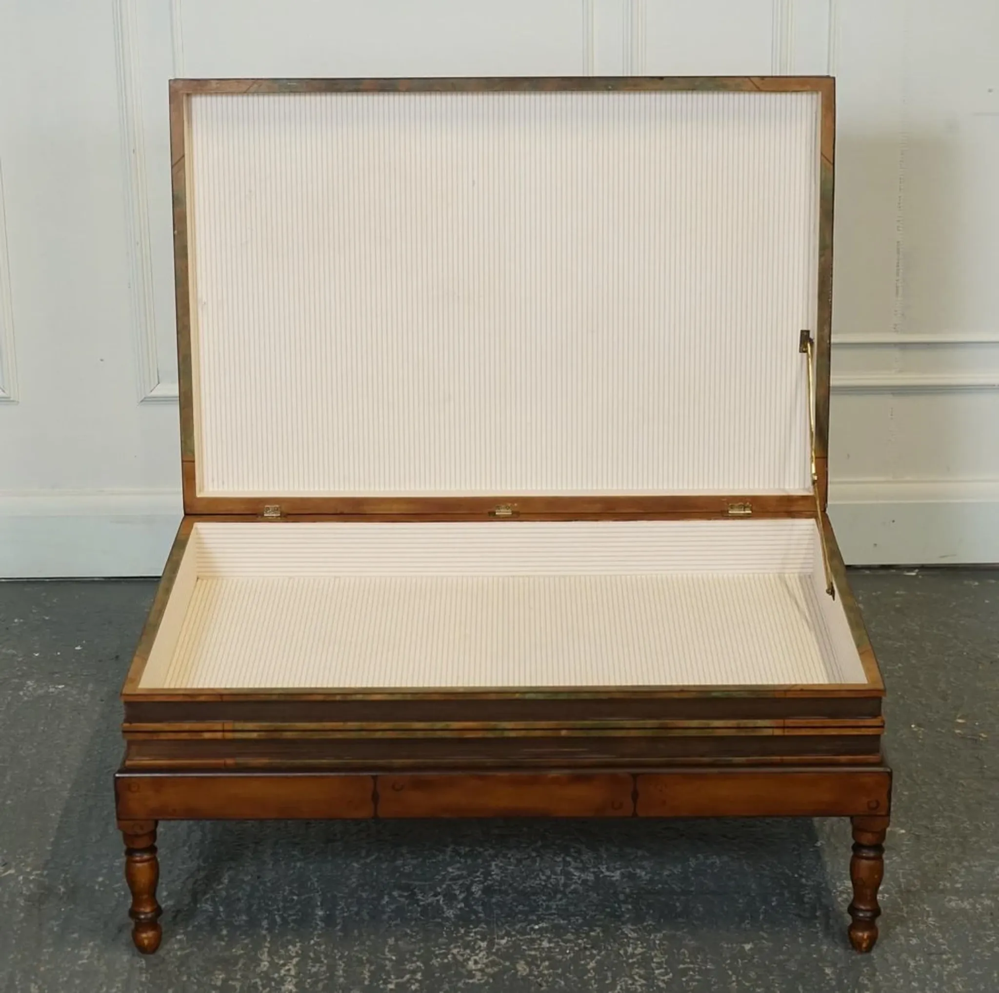 Vintage Coffee Table in Faux Leather with Internal Storage for Books