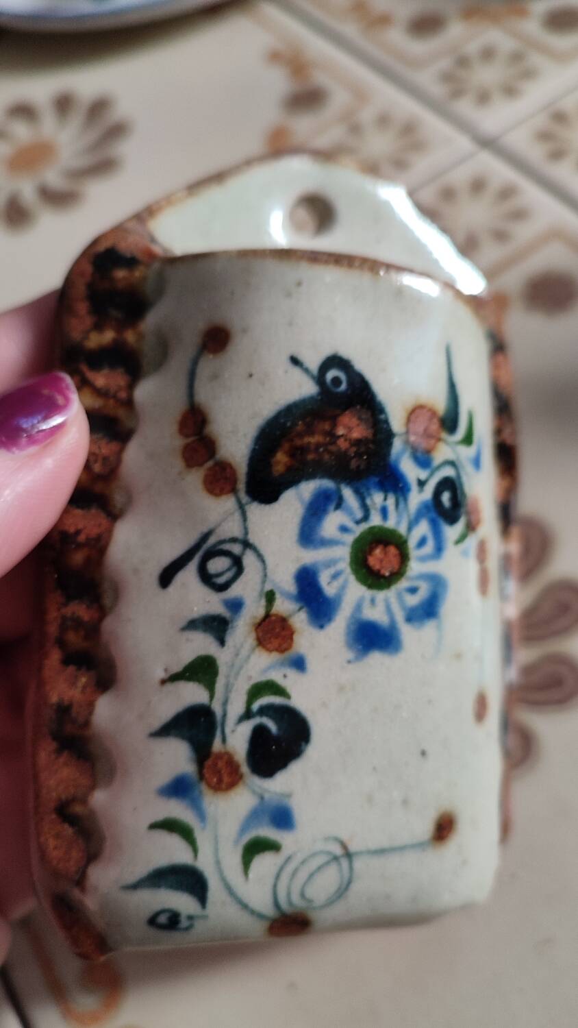 Petit vase mural en céramique
