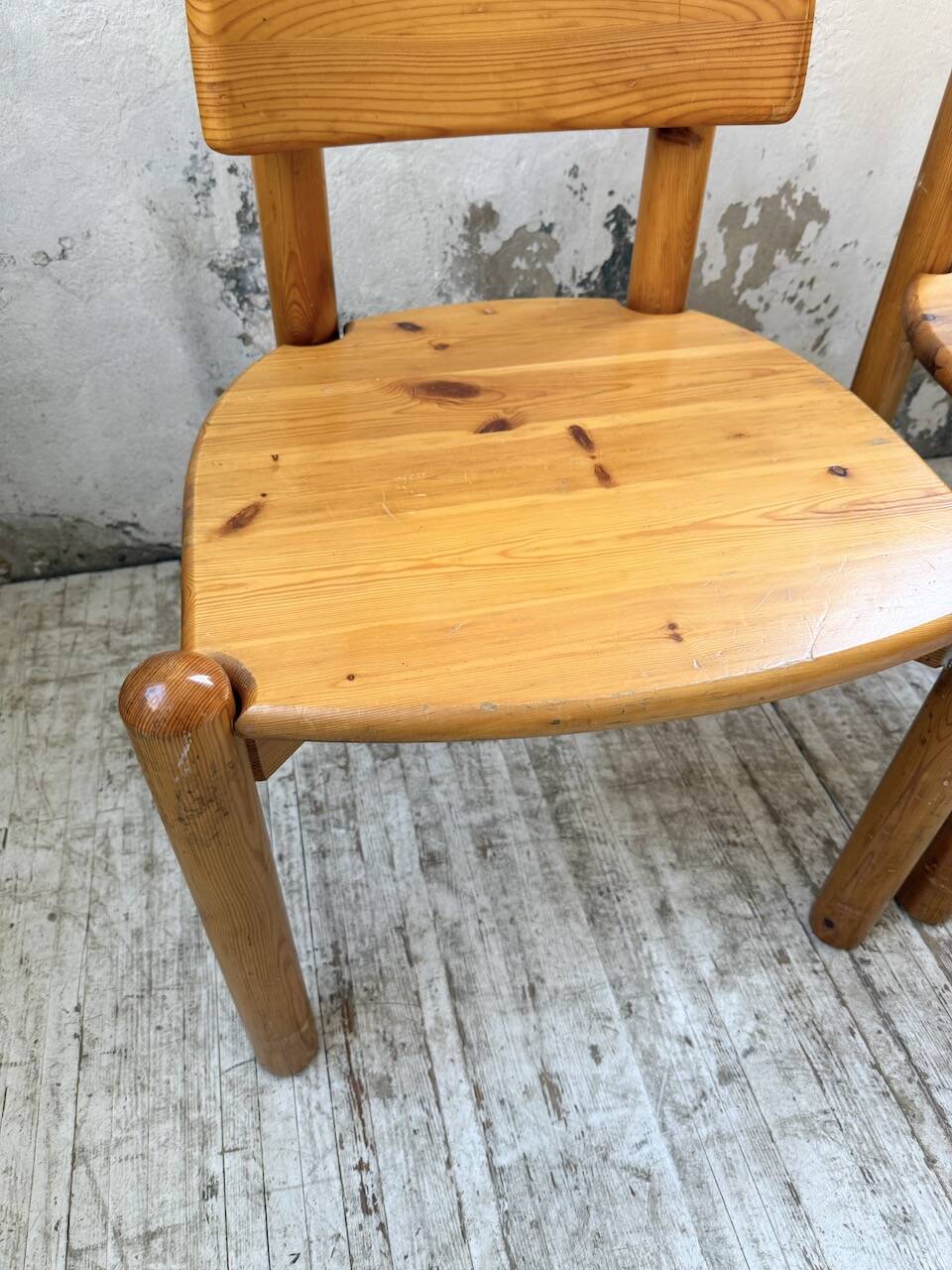 Set of 4 Daumiller pine chairs