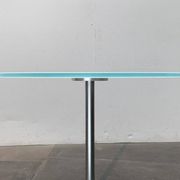 Table d'appoint de la série Drift allemande postmoderne par Walter Knoll, années 1990