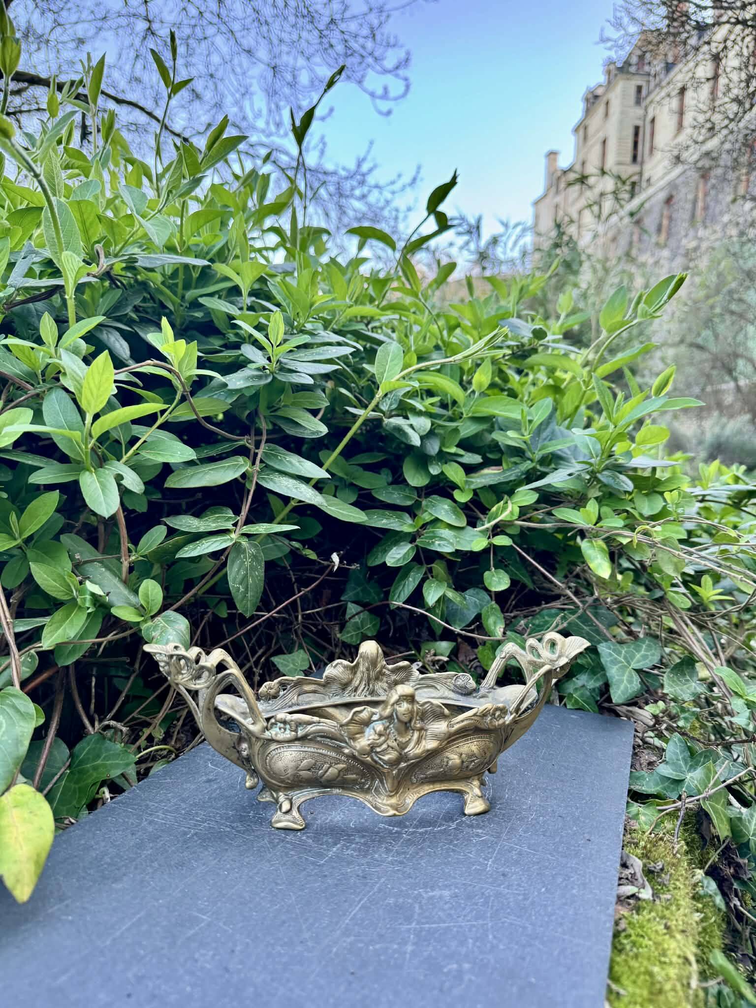 Brass jardinière from the Art Nouveau period.