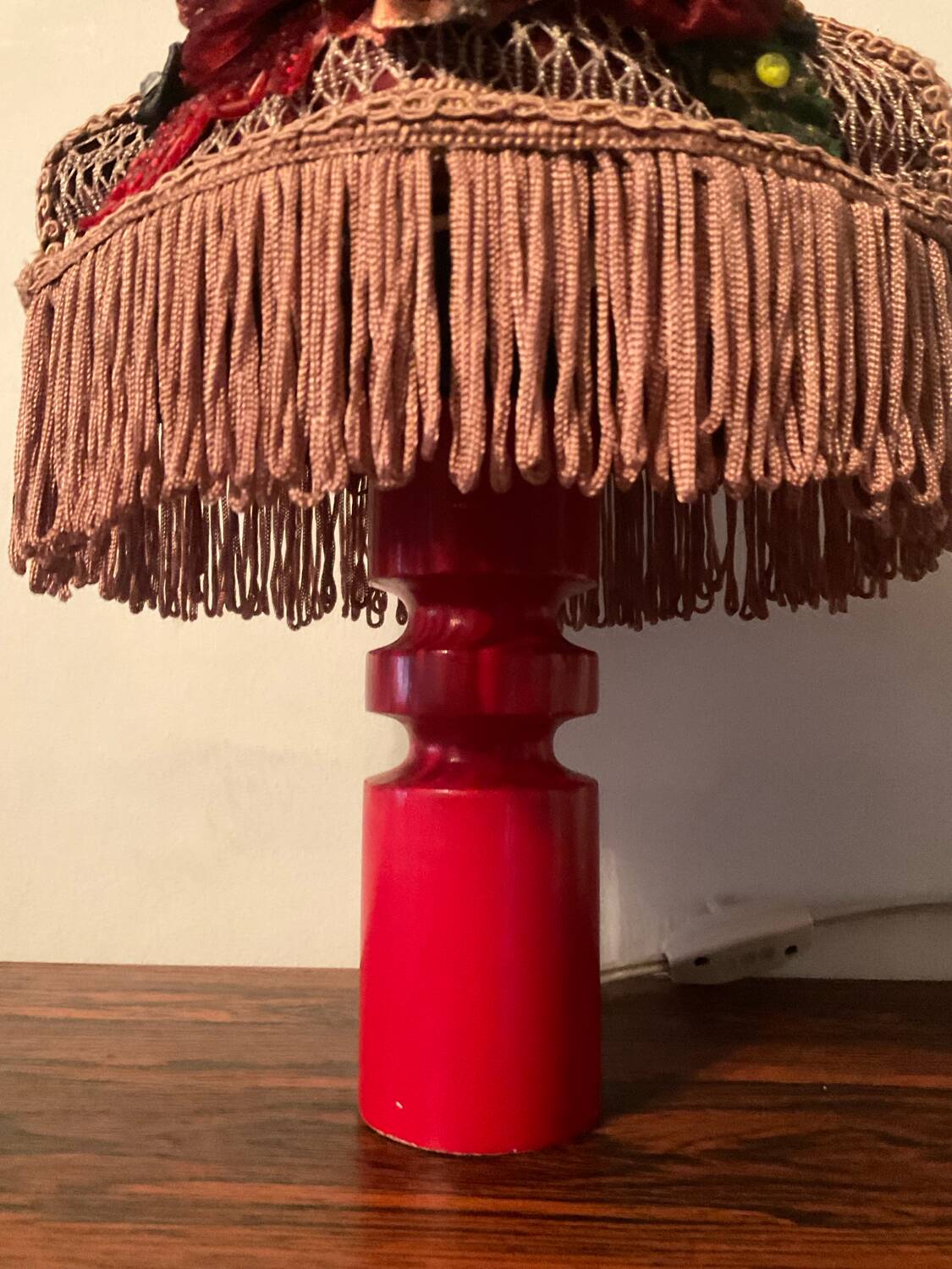 Lampe scandinave en bois et abat jour à frange