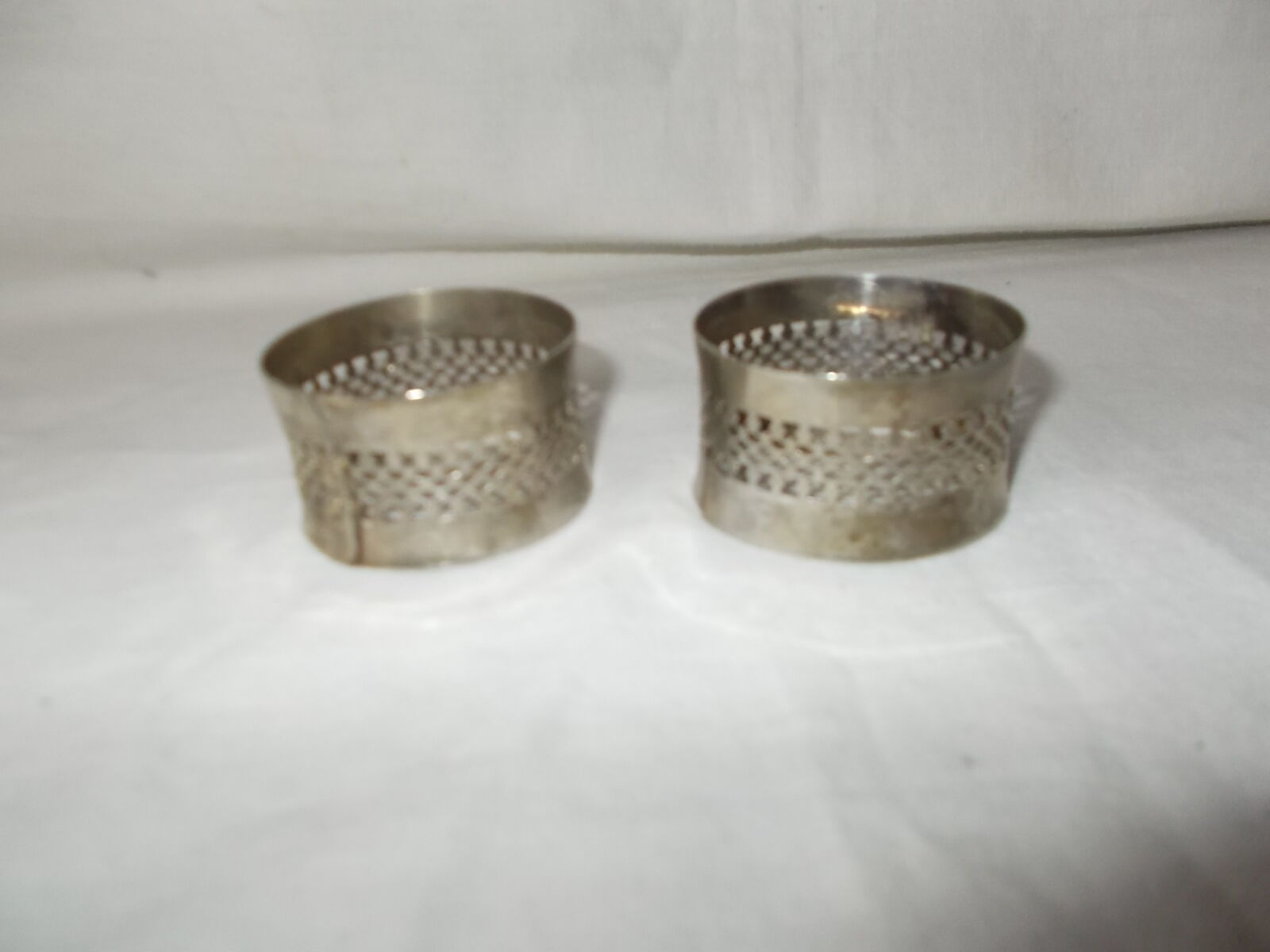Lot of 2 rounds of silver metal towel