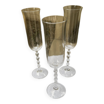 Set 3 champagne flutes.