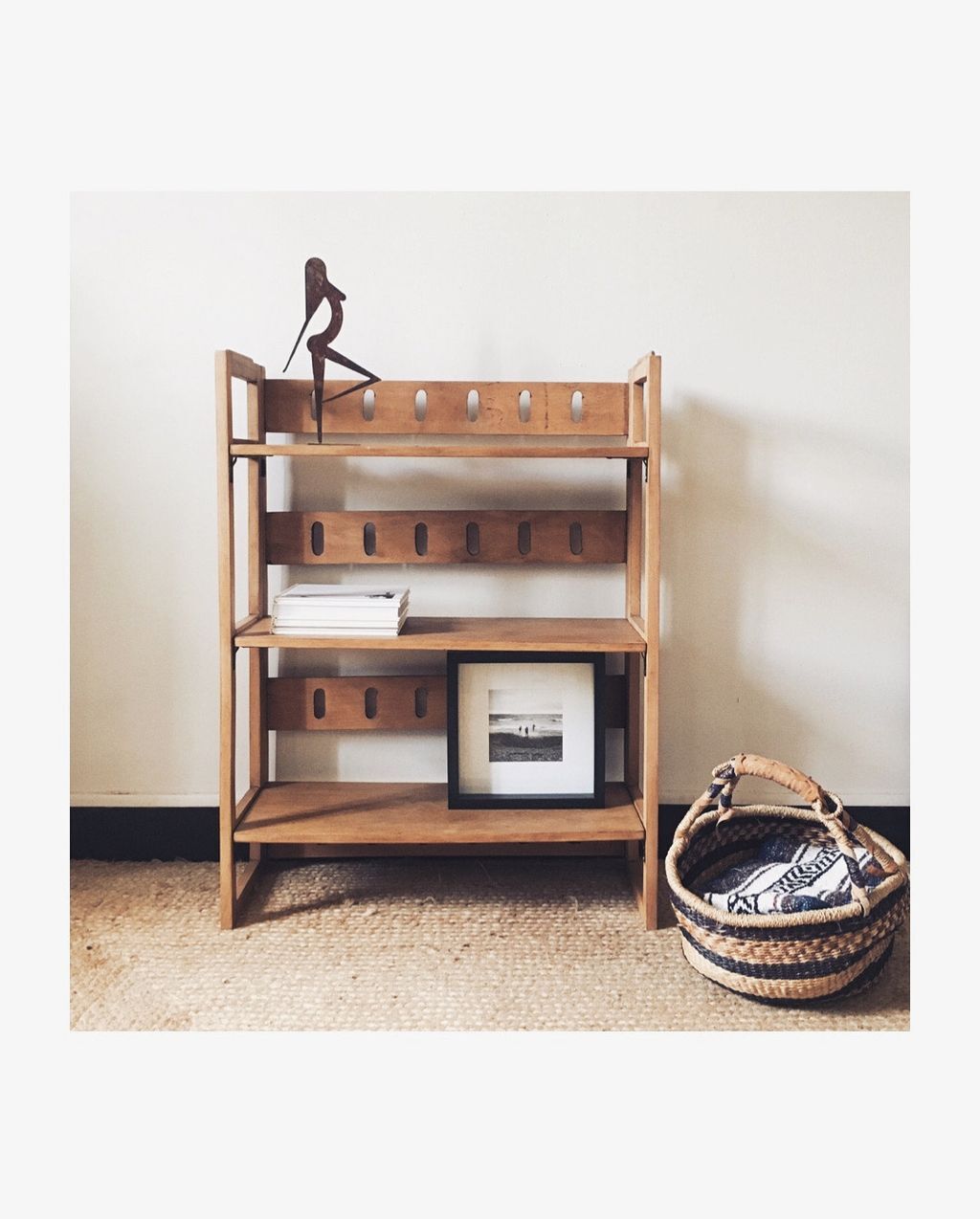 Folding wooden bookseller shelf