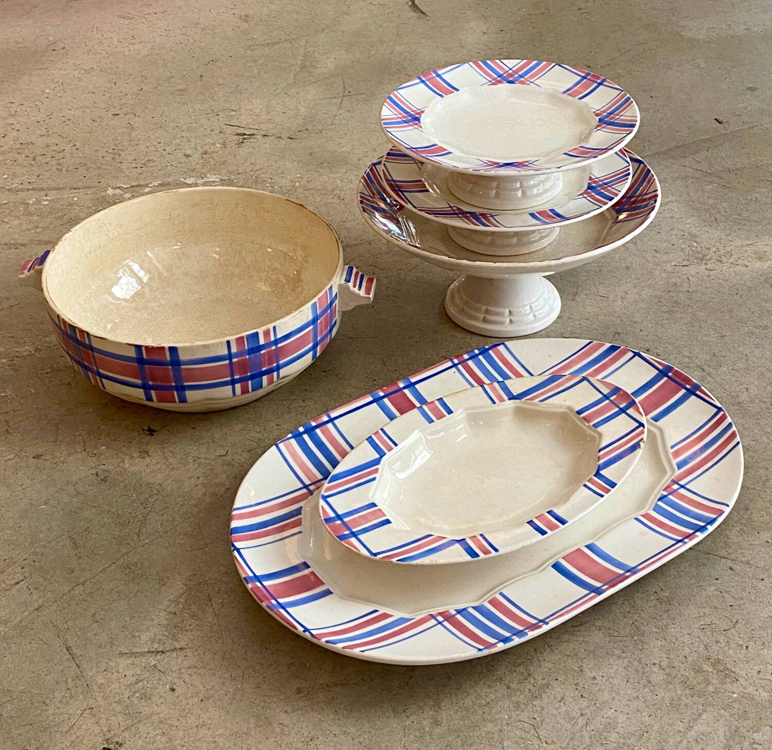 Ensemble de plats en porcelaine