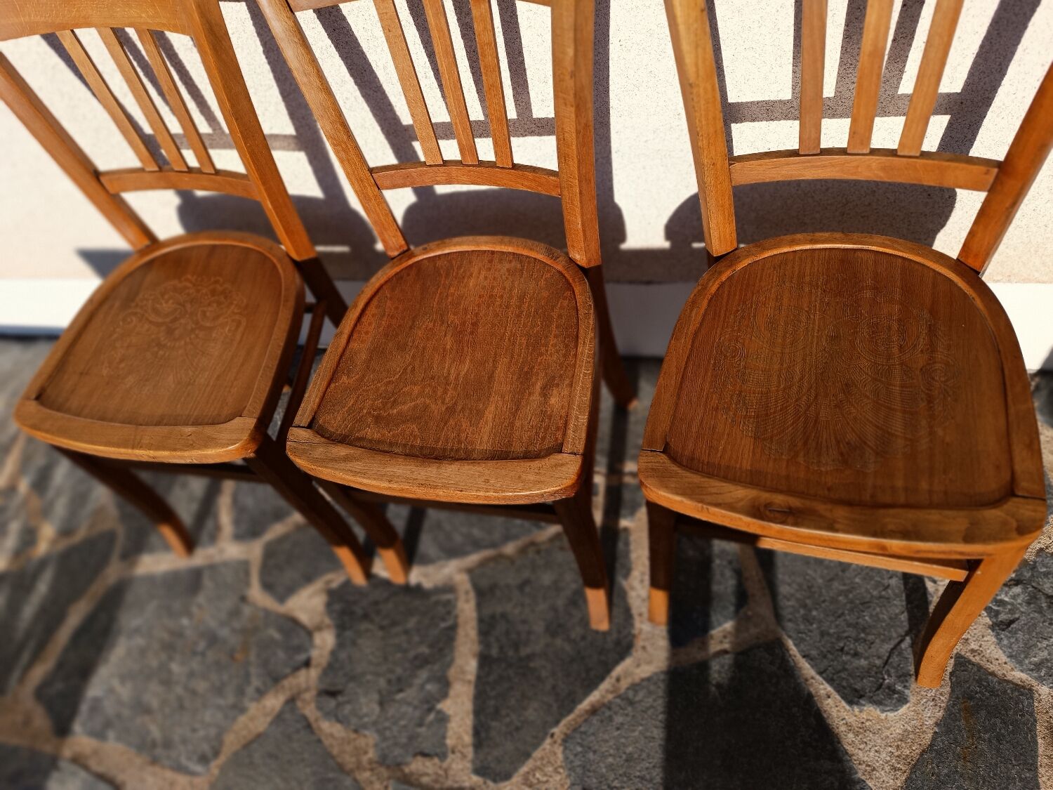 Set of 3 Luterma chiseled bistro chairs