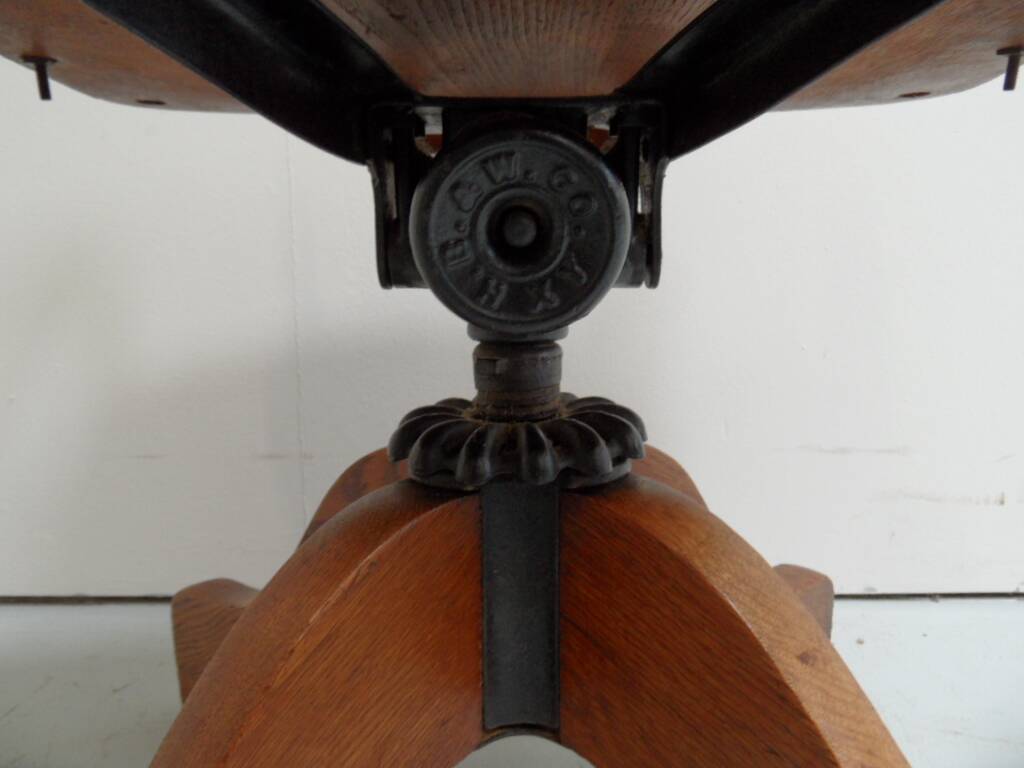 Fauteuil de bureau en chêne ancien