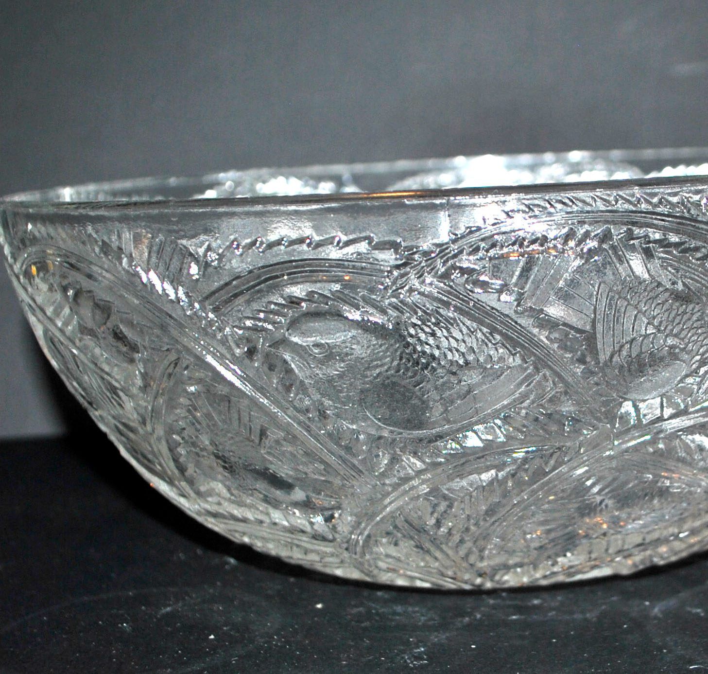 René Lalique art deco bowl with a frieze of birds, Pinsons model, 1933 – crack