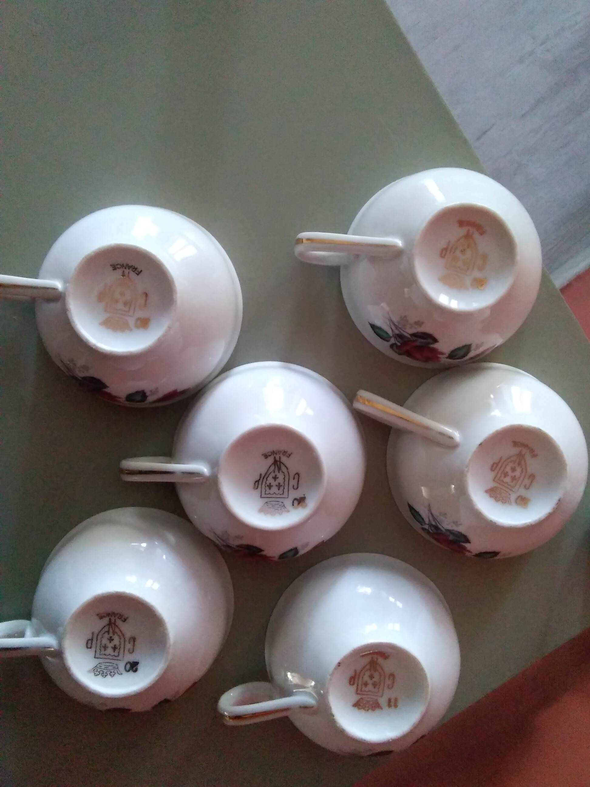 Set of 6 fine and refined cups with red rose decoration.